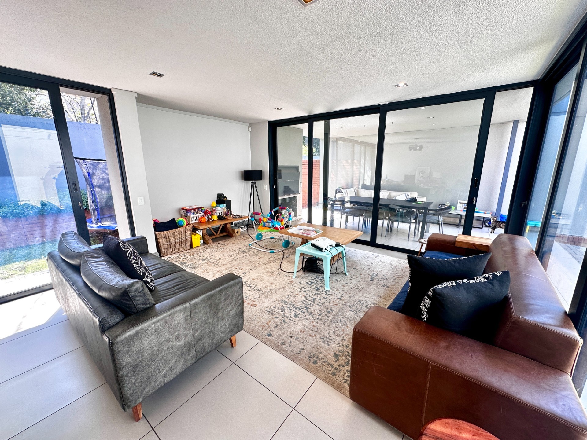Townhouse for rent in Waterkloof Ridge, Pretoria, 267 m²