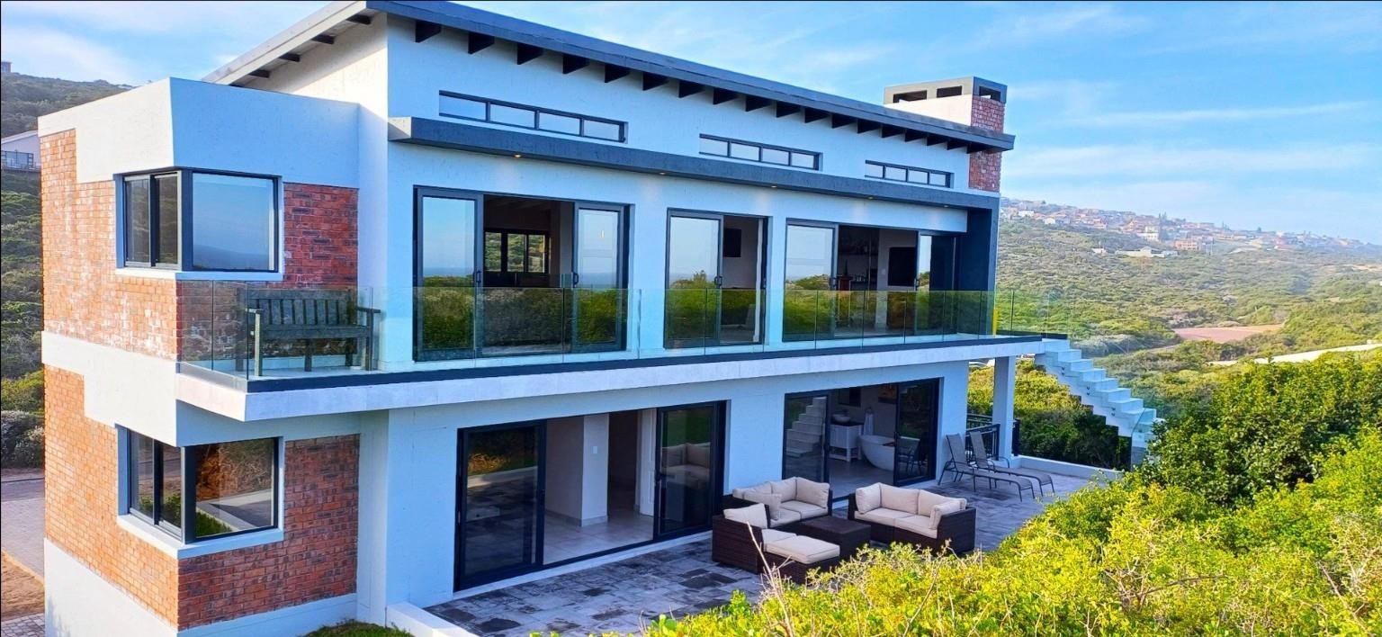 House for sale in Dana Bay, Mossel Bay, 470 m²