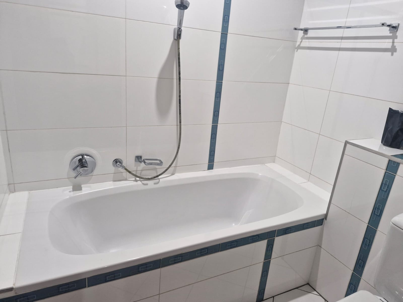 Apartment for rent in Bedfordview, kingsley apartments, 1 smith road, Bedfordview, Gauteng, 81 m²