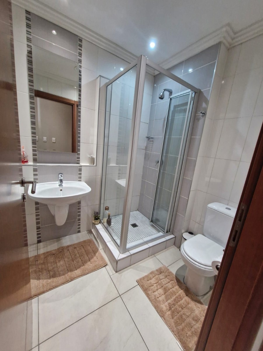 Apartment for rent in Bedfordview, kingsley apartments, 1 smith road, Bedfordview, Gauteng, 81 m²