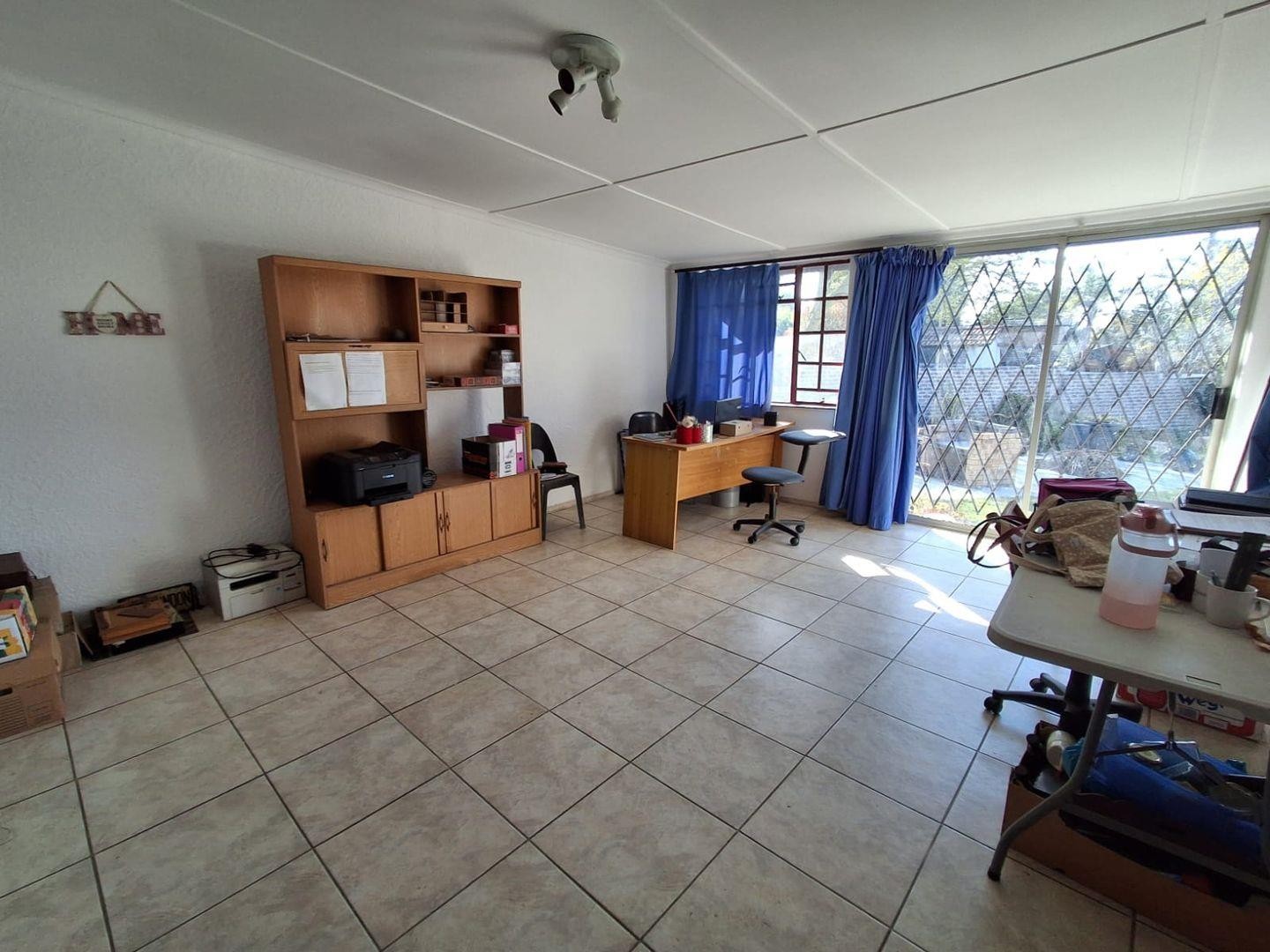 House for sale in Birchleigh North, Kempton Park, 1000 m²