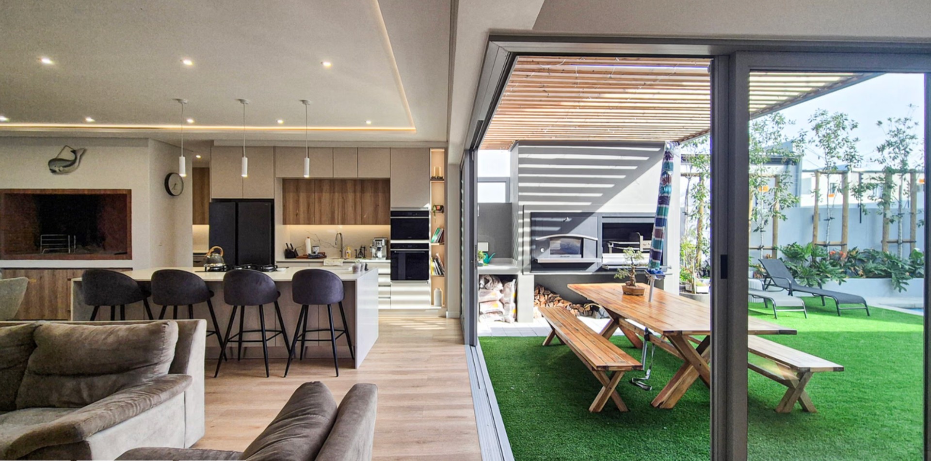 House for sale in Sandown, Blouberg, 260 m²
