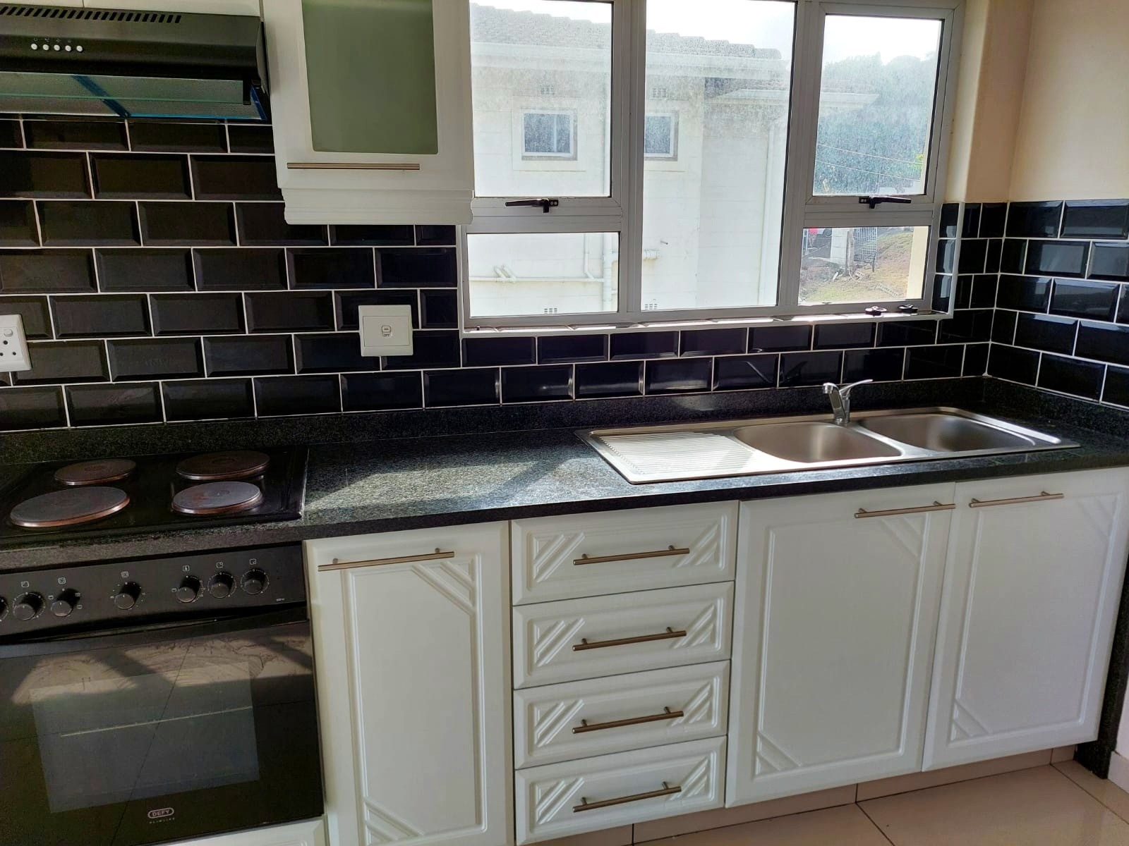 Apartment for sale in Dawncrest, Verulam, KwaZulu Natal, 83 m²