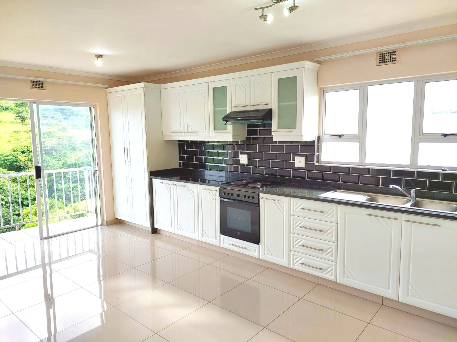 A Modern 3 Bedroom Apartment for Sale in Dawncrest, Verulam, KwaZulu Natal