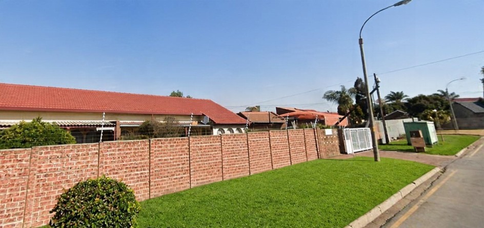 Townhouse for rent in Kempton Park AH, Kempton Park