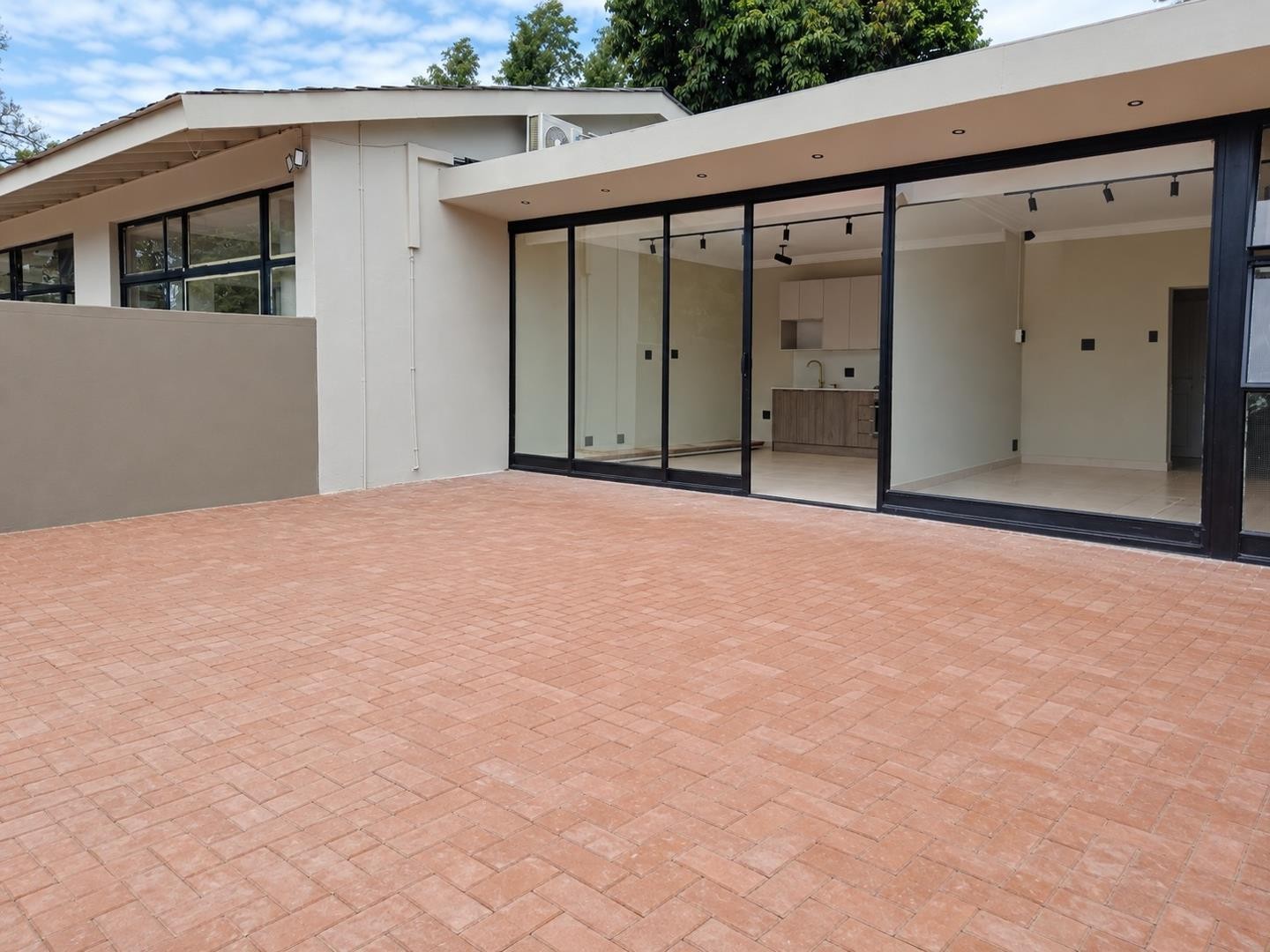Apartment for rent in Houghton Estate, Johannesburg, 60 m²