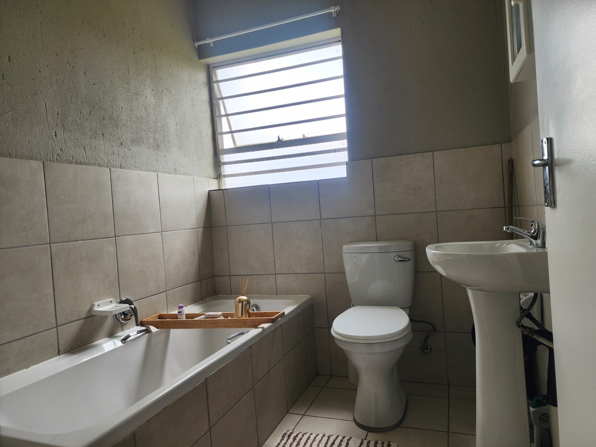 Complex for rent in Wilgeheuwel, Roodepoort