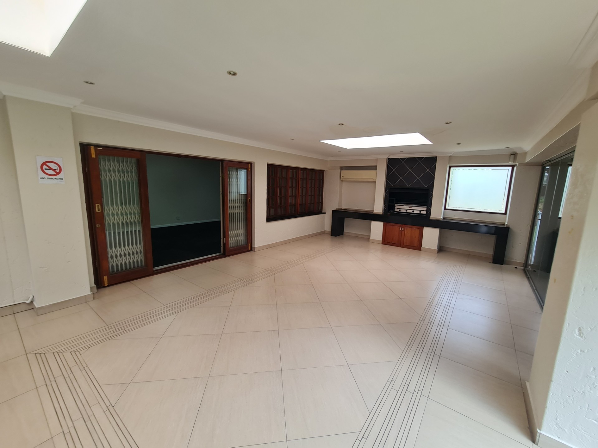 Commercial Property for rent in Forest Town, Johannesburg, 473 m²
