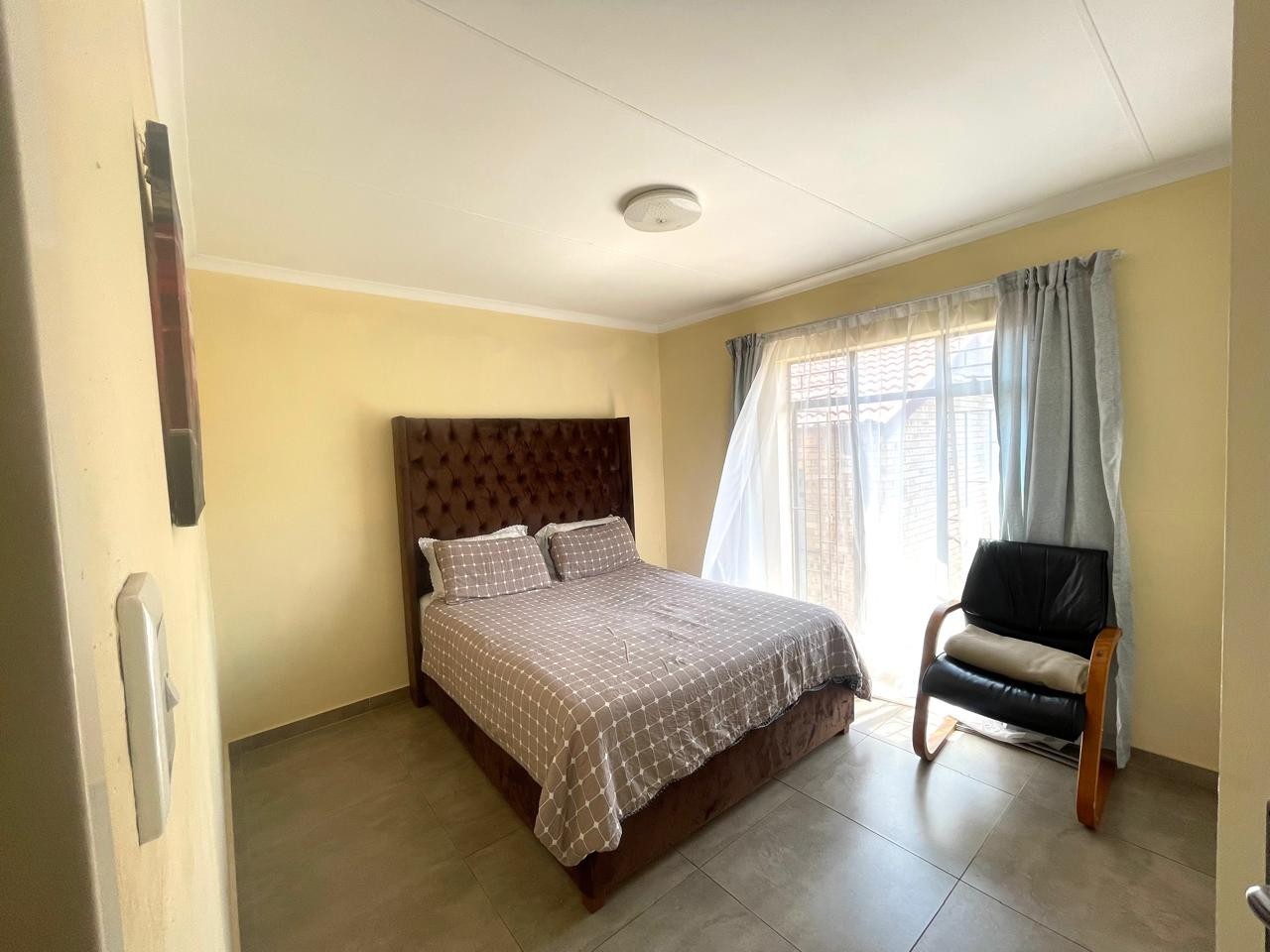 Apartment for sale in Honeydew Grove, Roodepoort, 50 m²