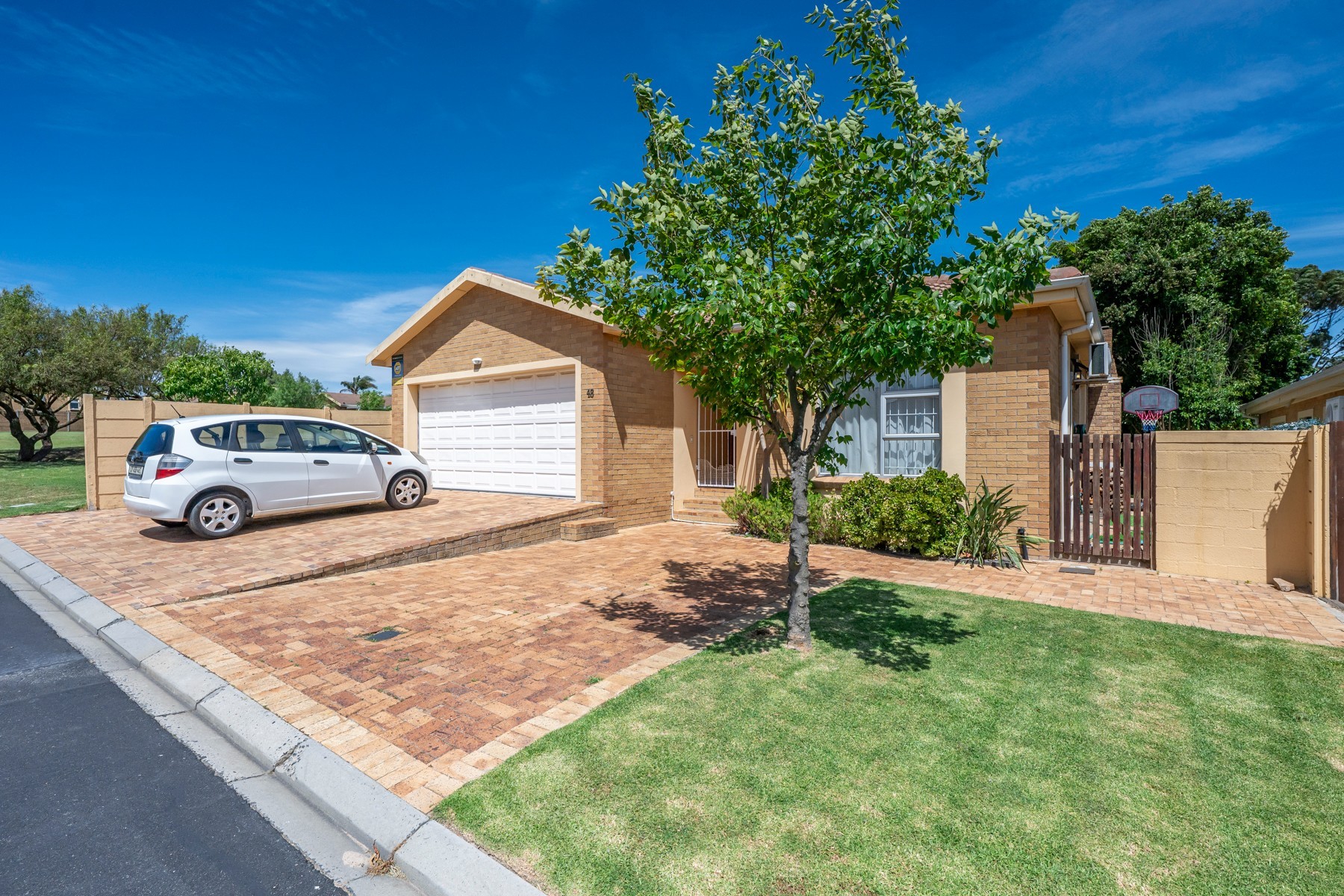 House for sale in Sonstraal Heights, Durbanville, 386 m²