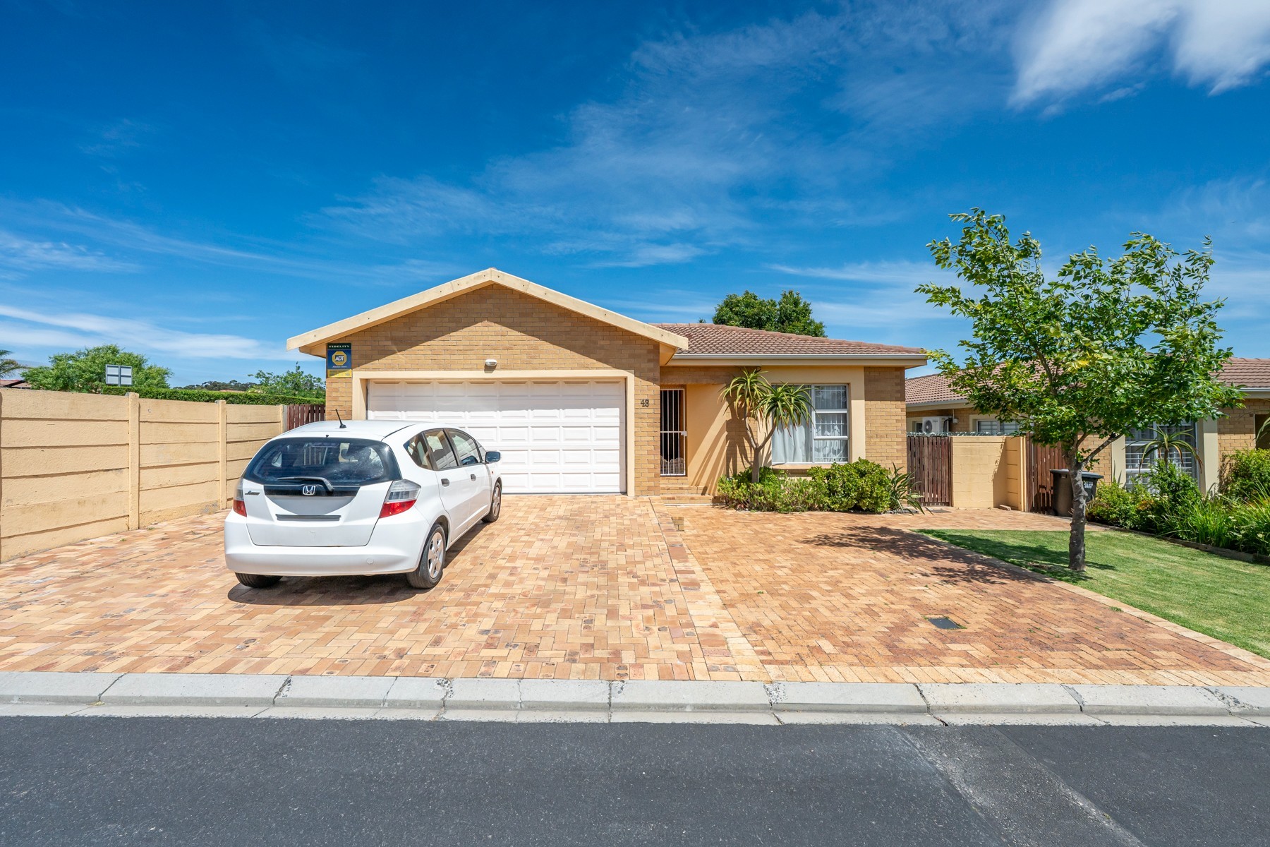 House for sale in Sonstraal Heights, Durbanville, 386 m²