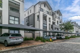 Penthouse for rent in Waterfall, Midrand