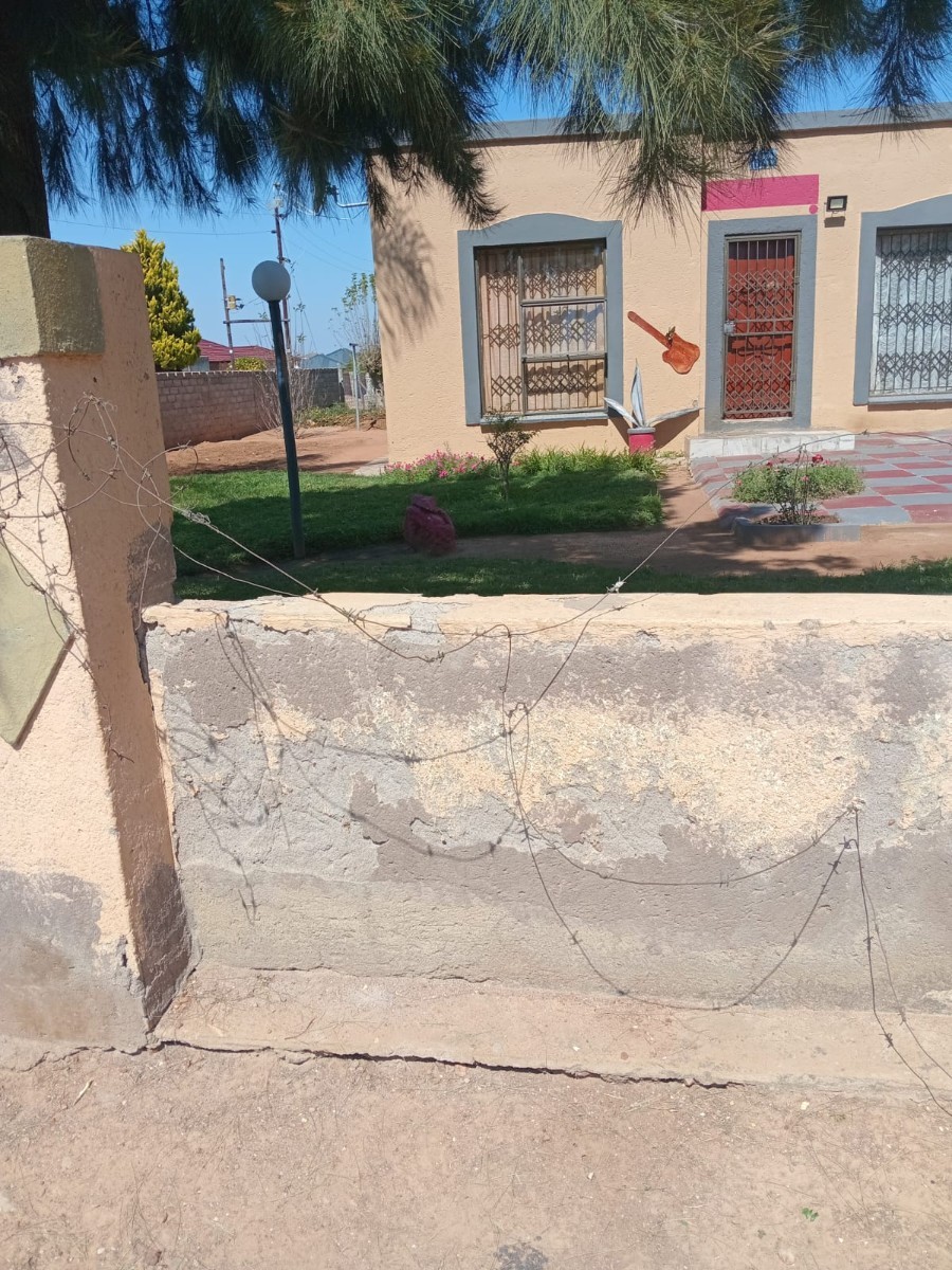 House for sale in Seshego, Polokwane, 900 m²