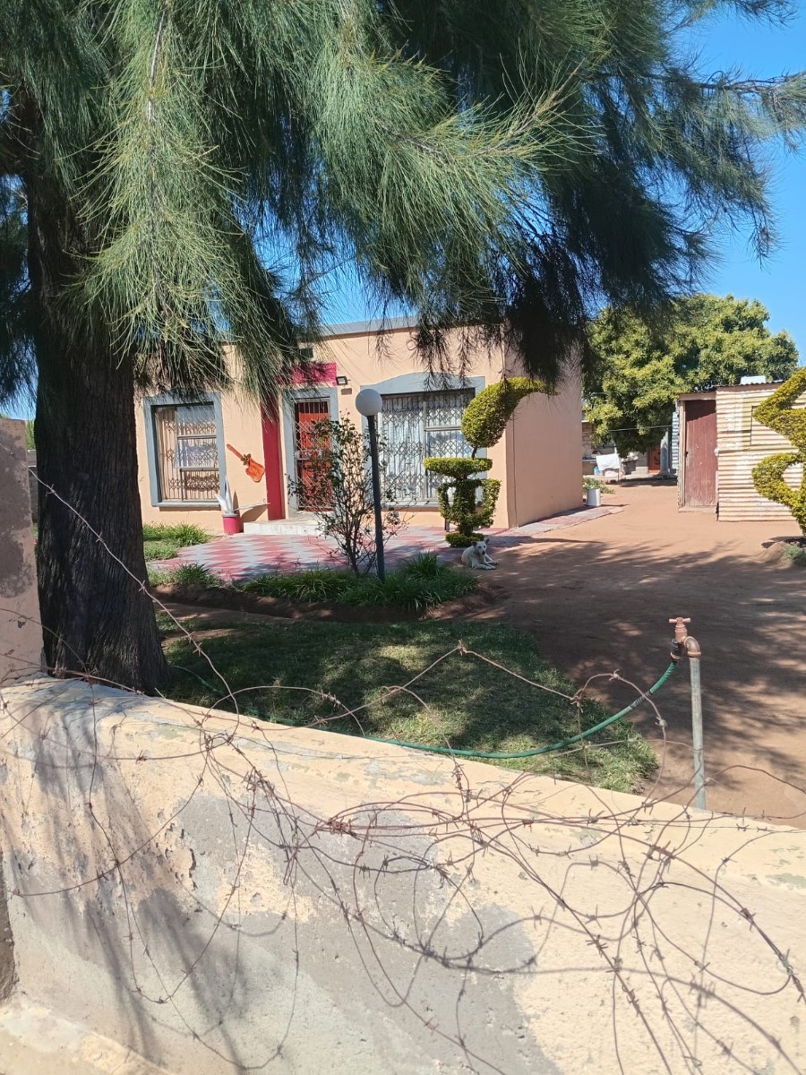 House for sale in Seshego, Polokwane, 900 m²
