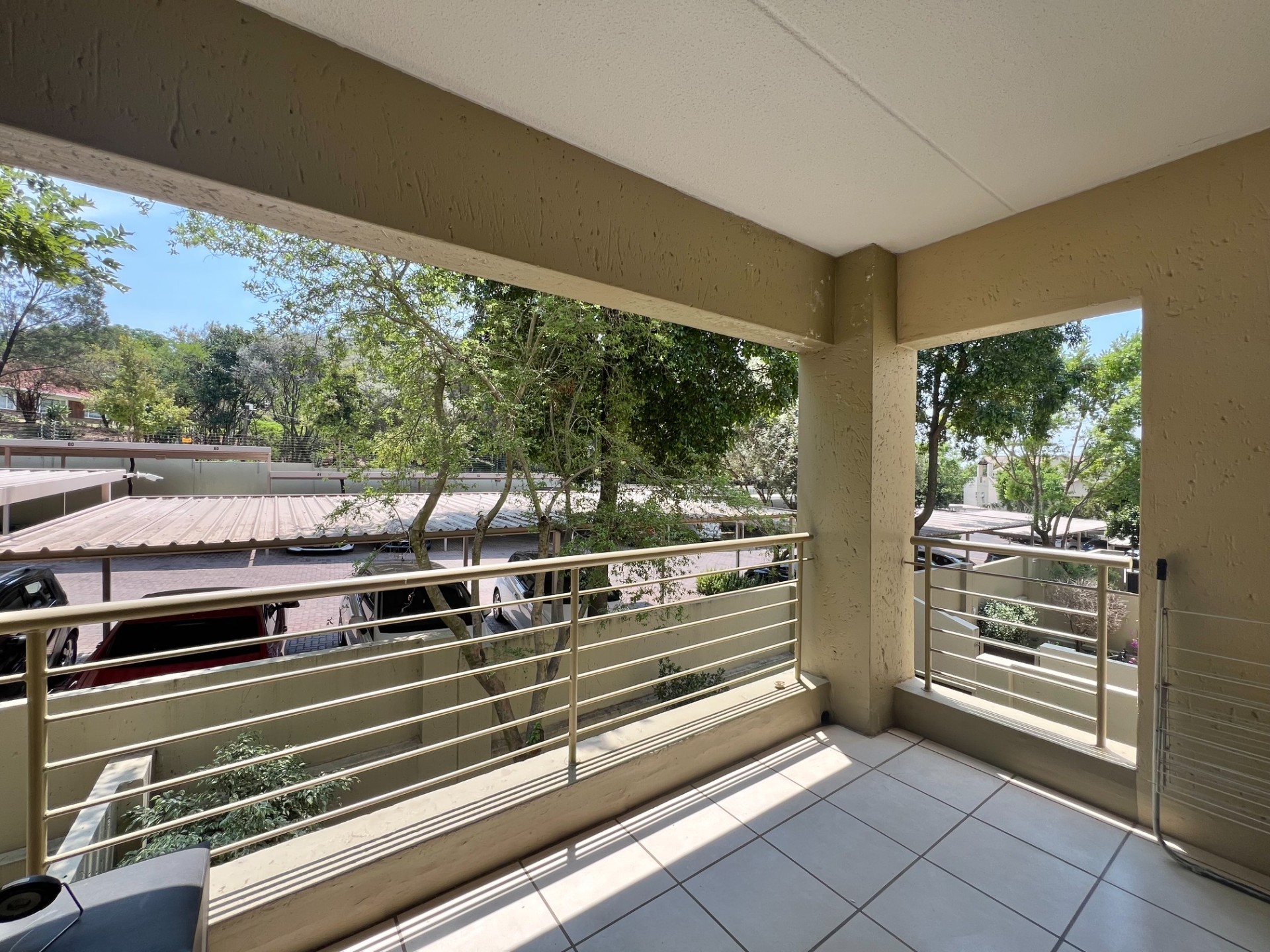 Apartment for rent in Bryanston, Sandton, 87 m²