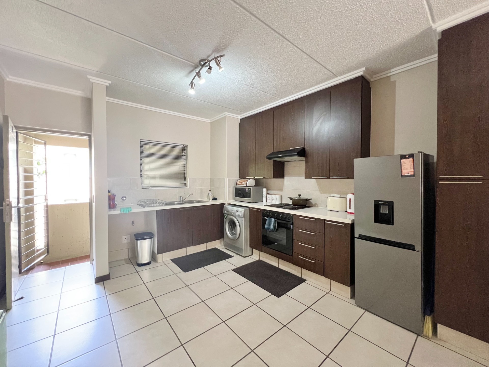 Apartment for rent in Bryanston, Sandton, 87 m²