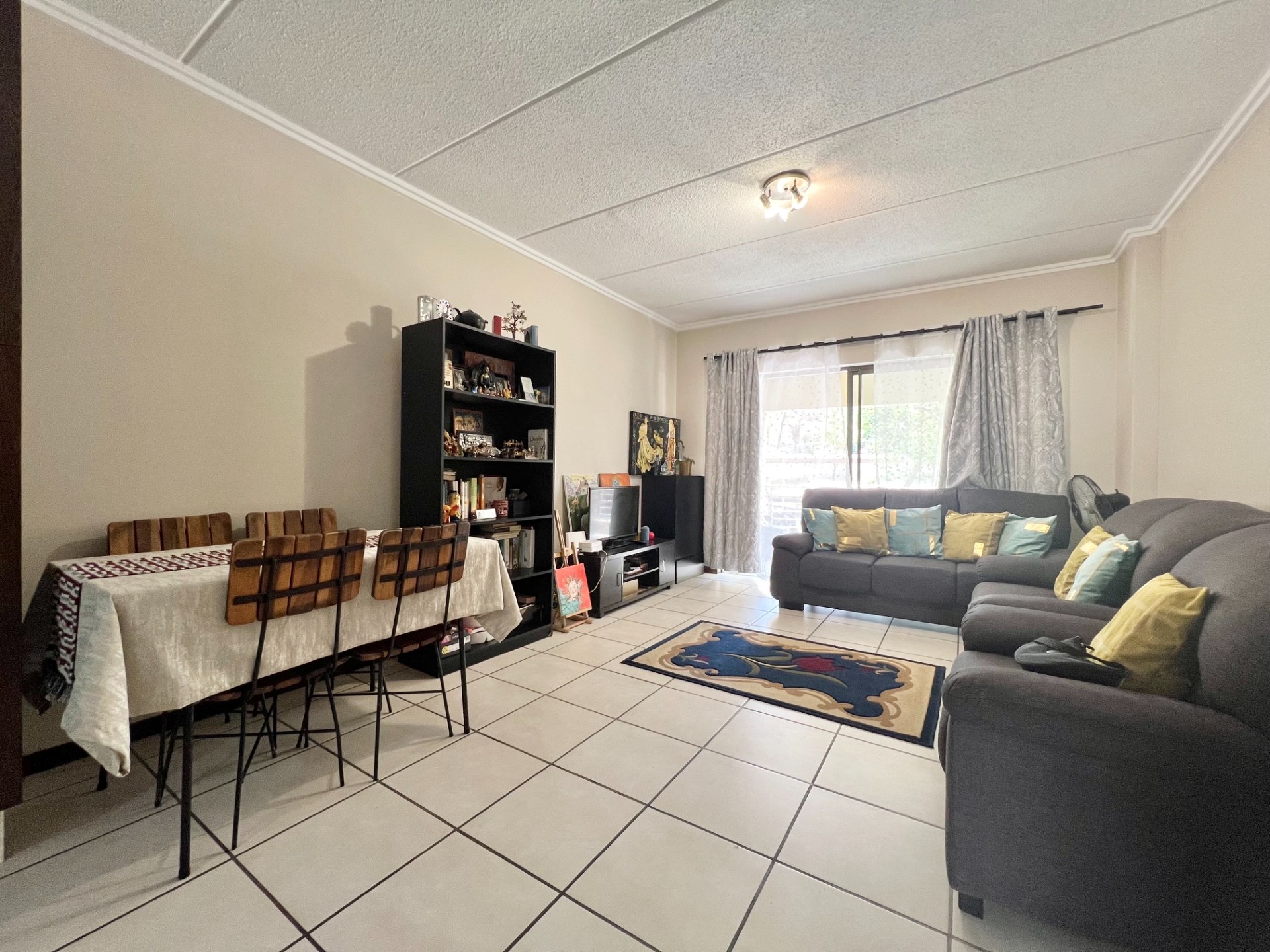 Apartment for rent in Bryanston, Sandton, 87 m²