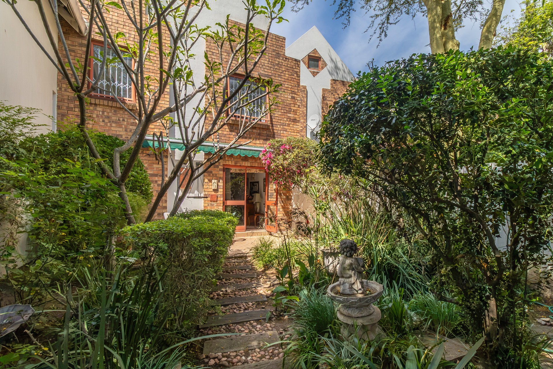 Townhouse for sale in Fourways, Sandton, 117 m²