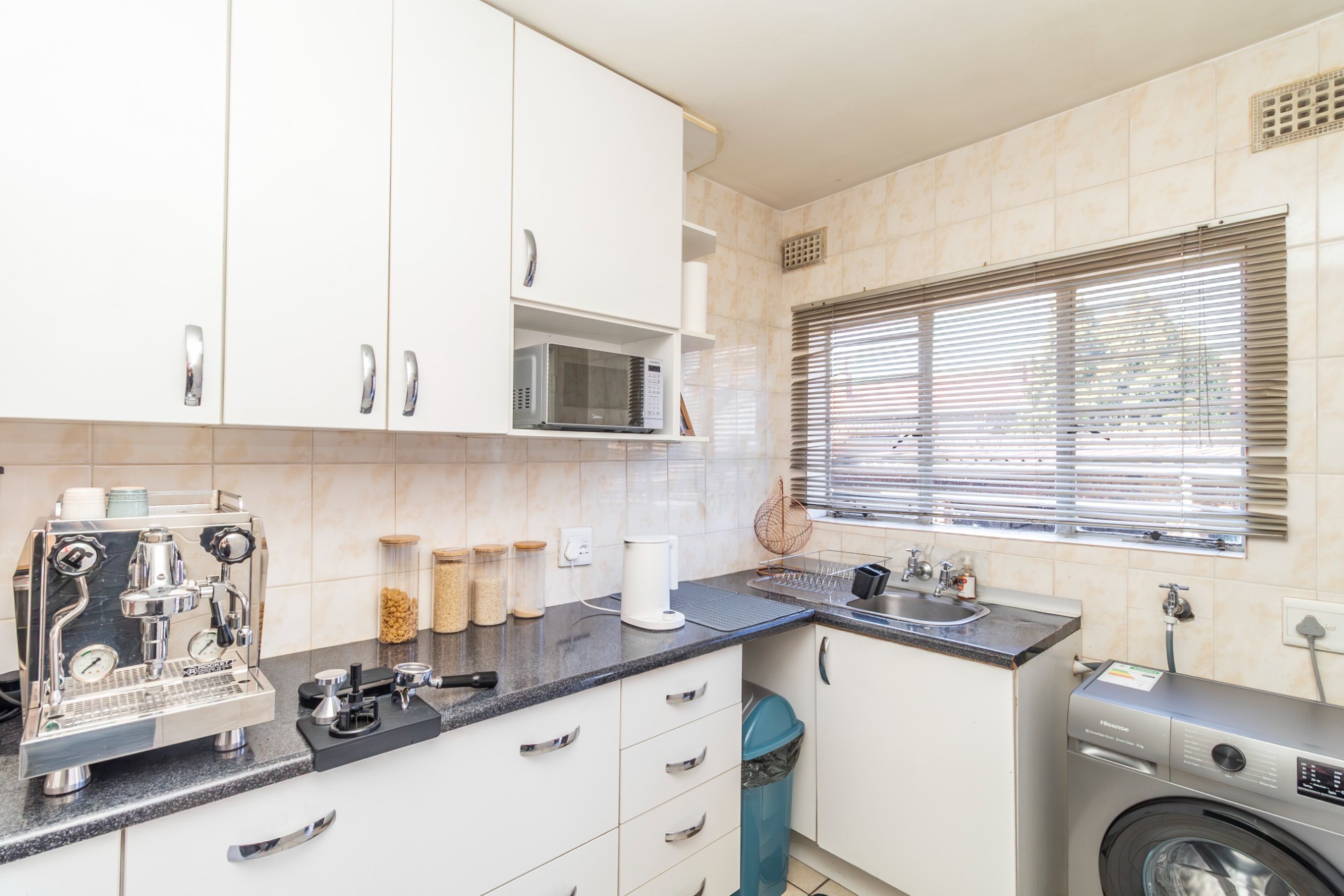 Apartment for sale in Fontainebleau, Randburg, 100 m²