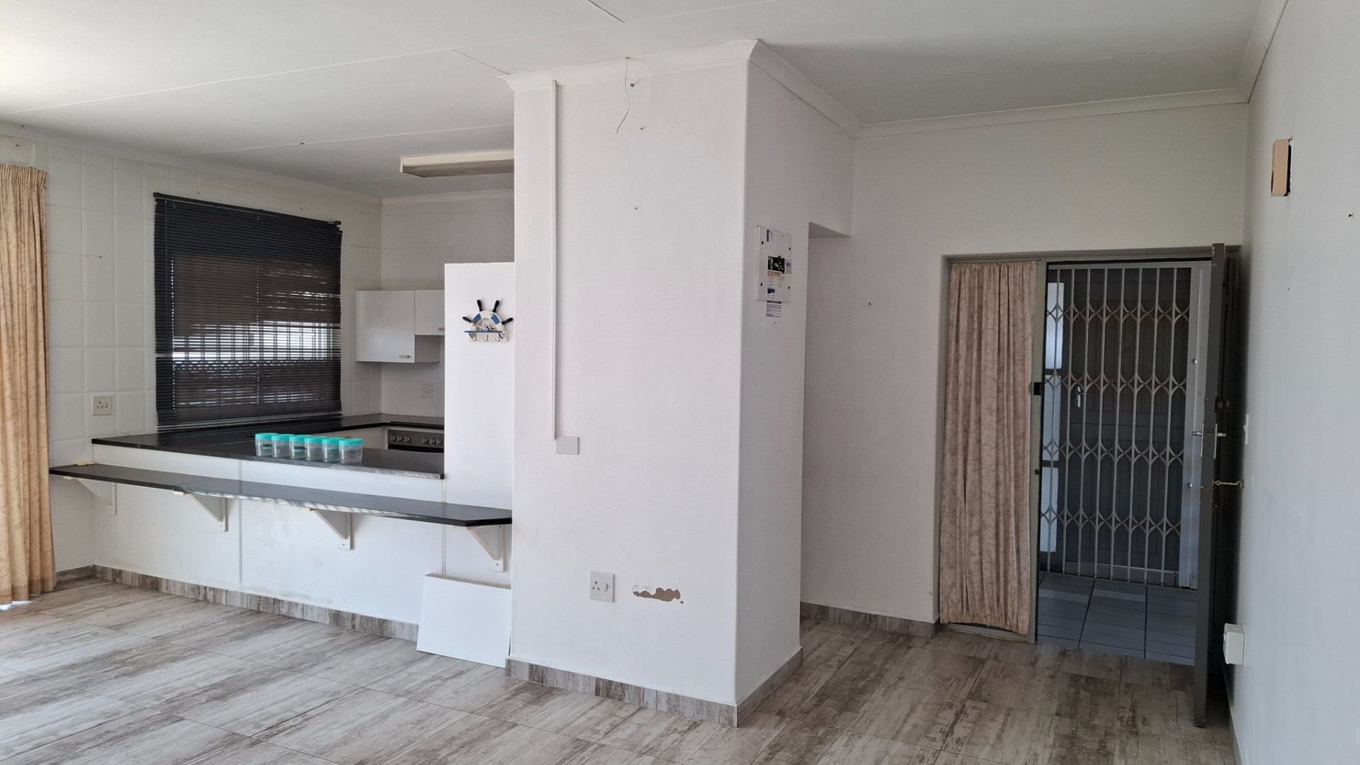 Apartment for sale in St Michaels On Sea, Margate, KwaZulu Natal, 131 m²