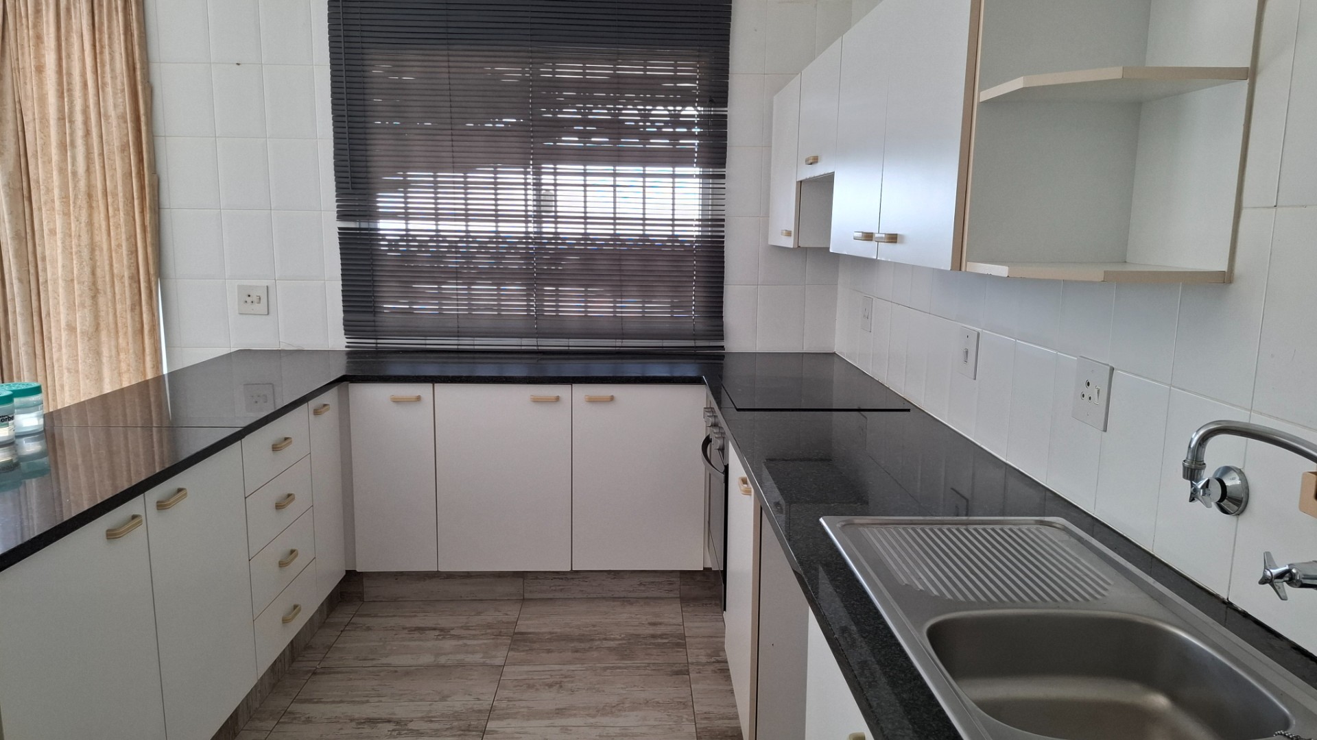 Apartment for sale in St Michaels On Sea, Margate, KwaZulu Natal, 131 m²