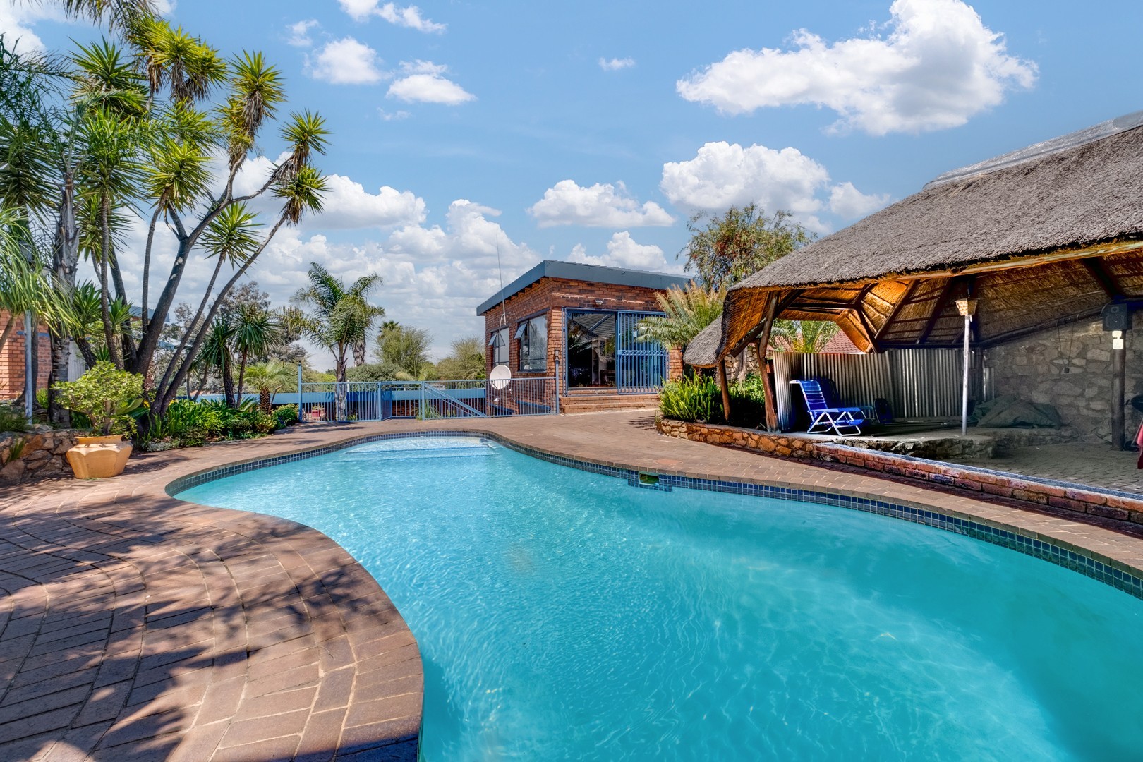 House for sale in Bergbron, Roodepoort, 993 m²