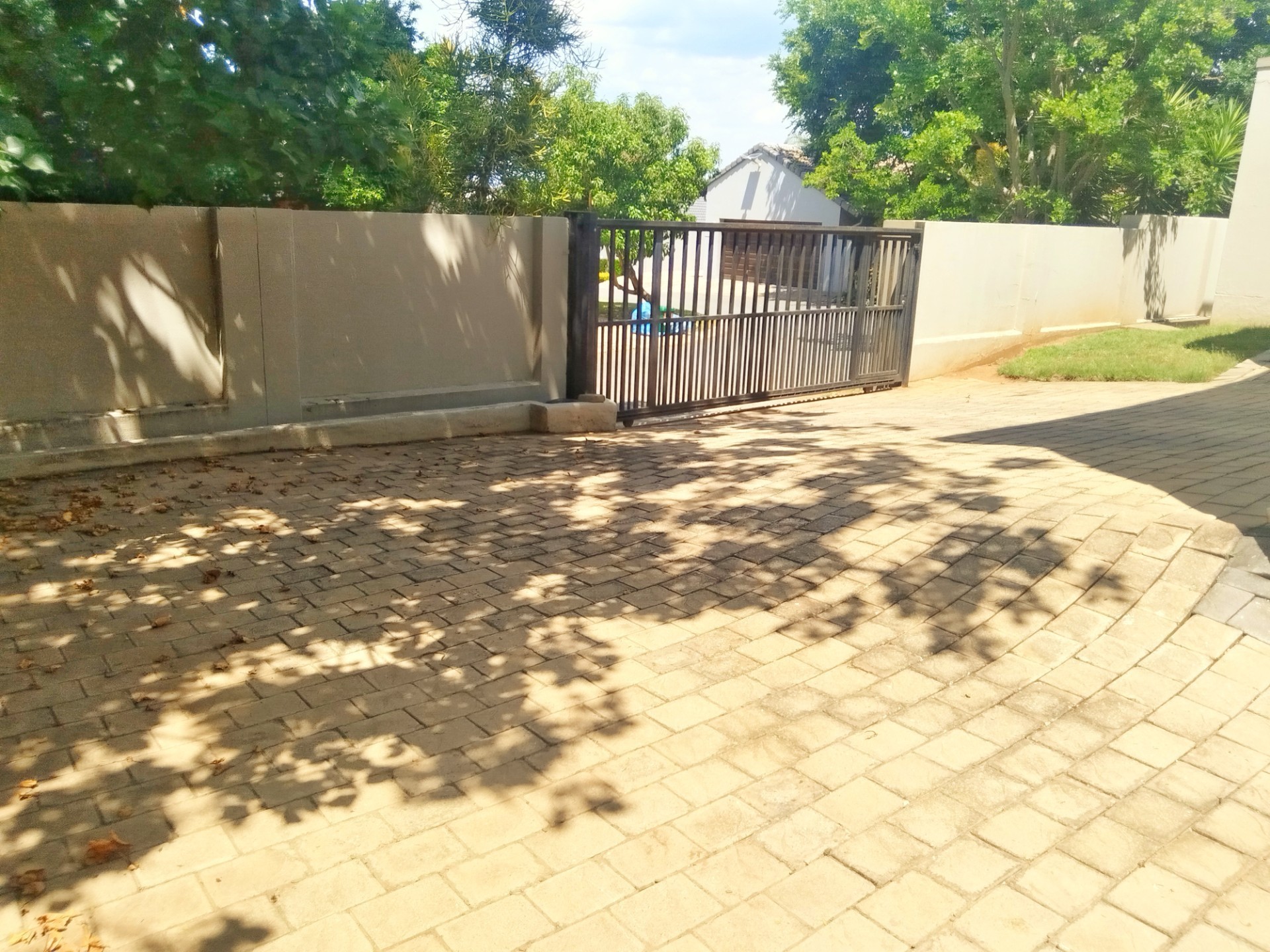 House for sale in North Riding, Randburg, 237 m²