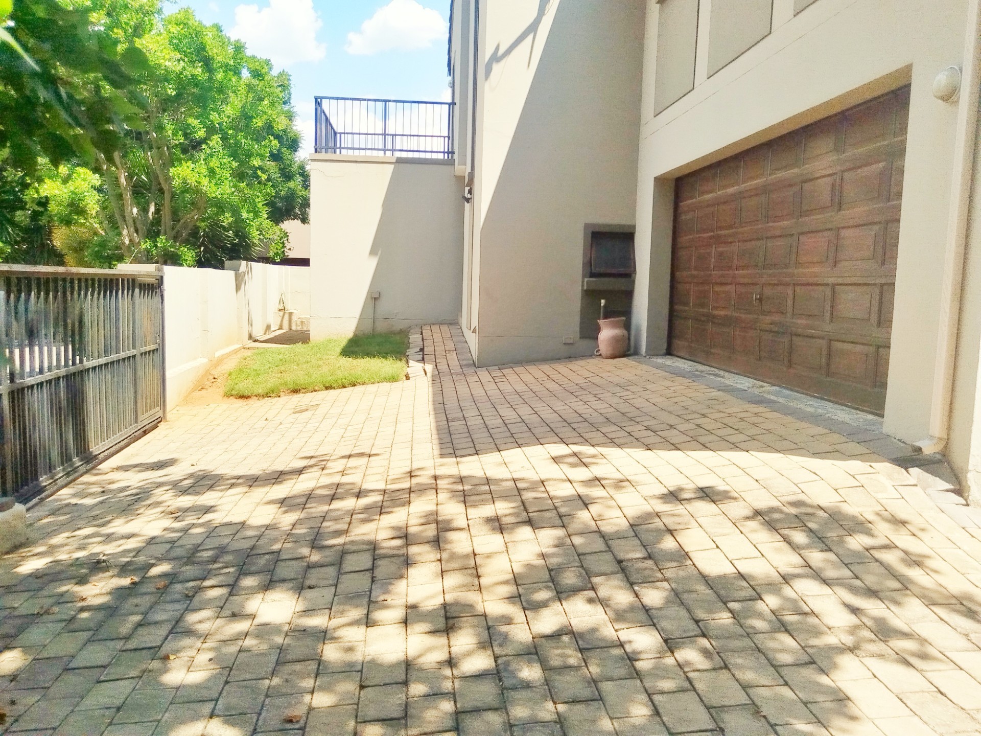 House for sale in North Riding, Randburg, 237 m²