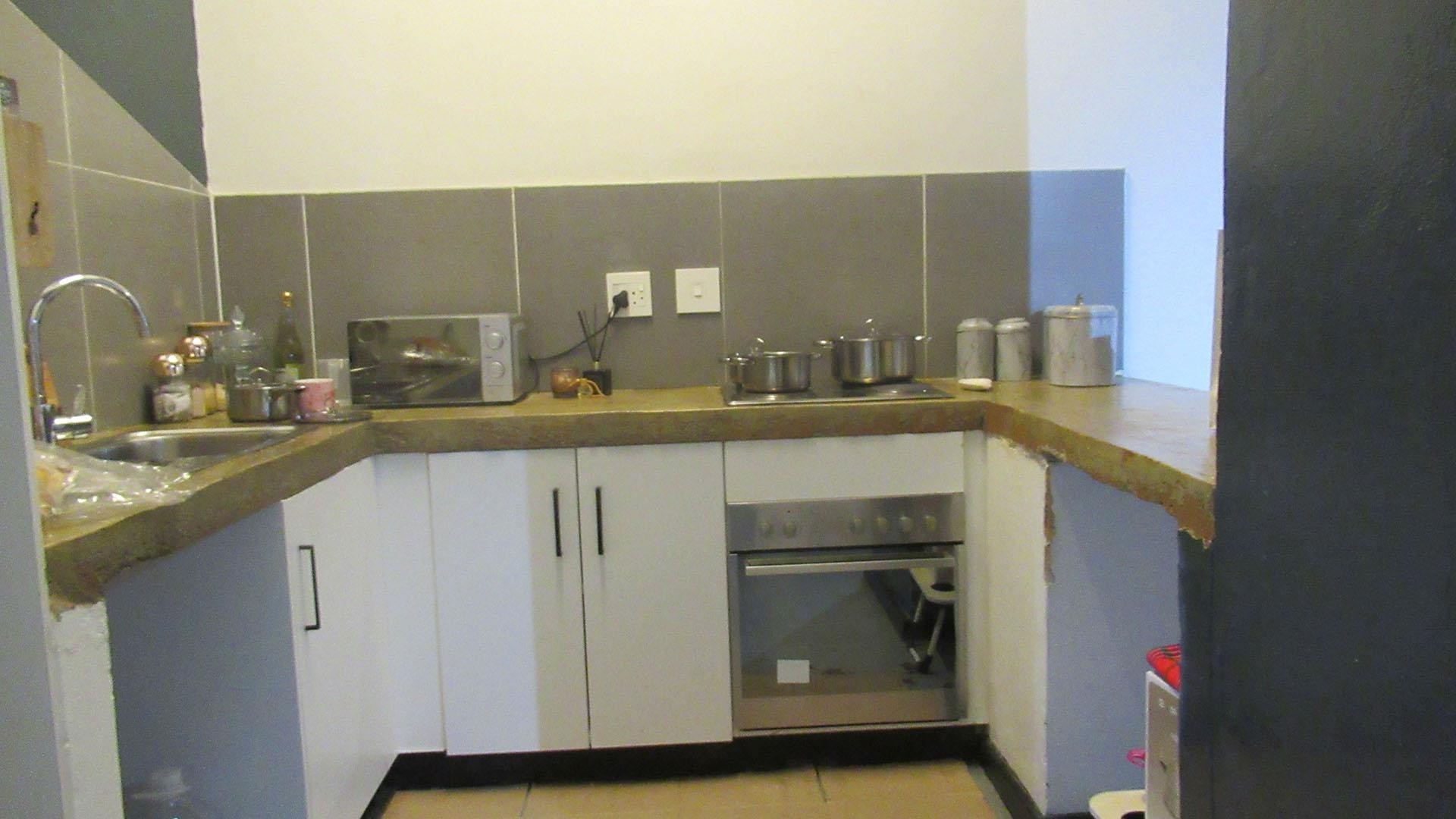 Apartment for sale in City & Suburban, Johannesburg, 30 m²