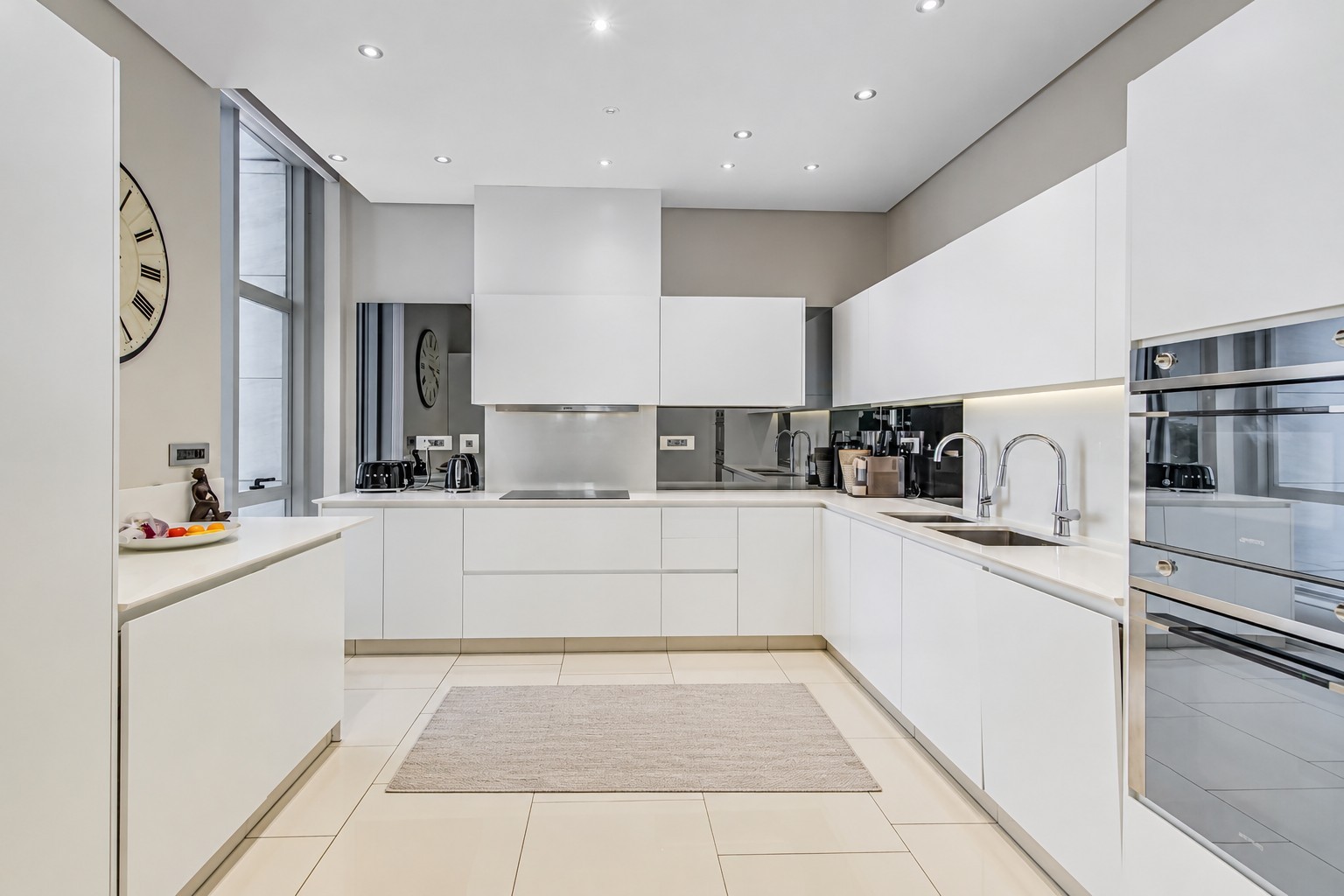 Apartment for sale in Sandhurst, Sandton, 210 m²