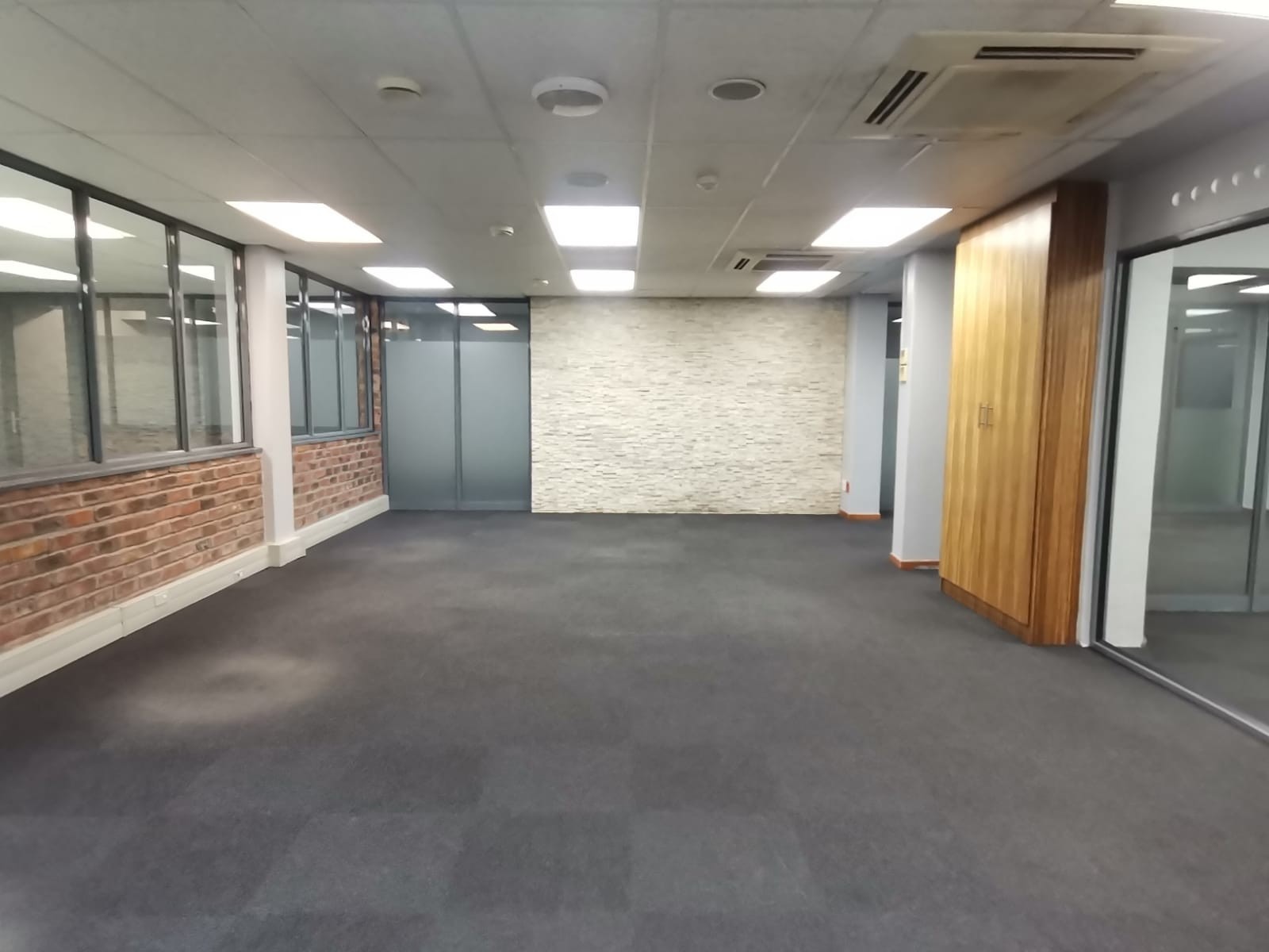 Office for rent in Bella Vista, Paarl, 413 m²