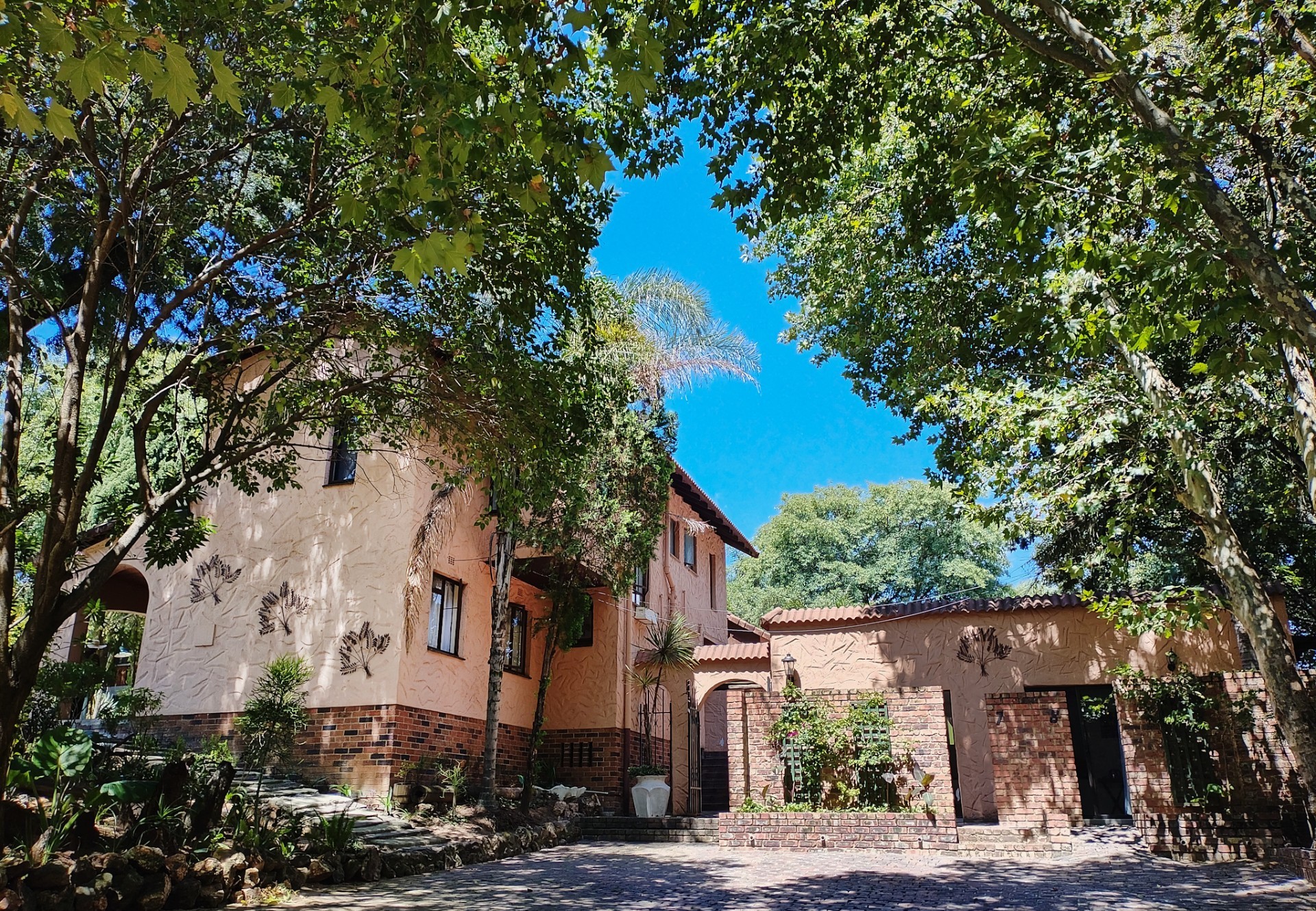 House for sale in Ferndale, Randburg, 4015 m²