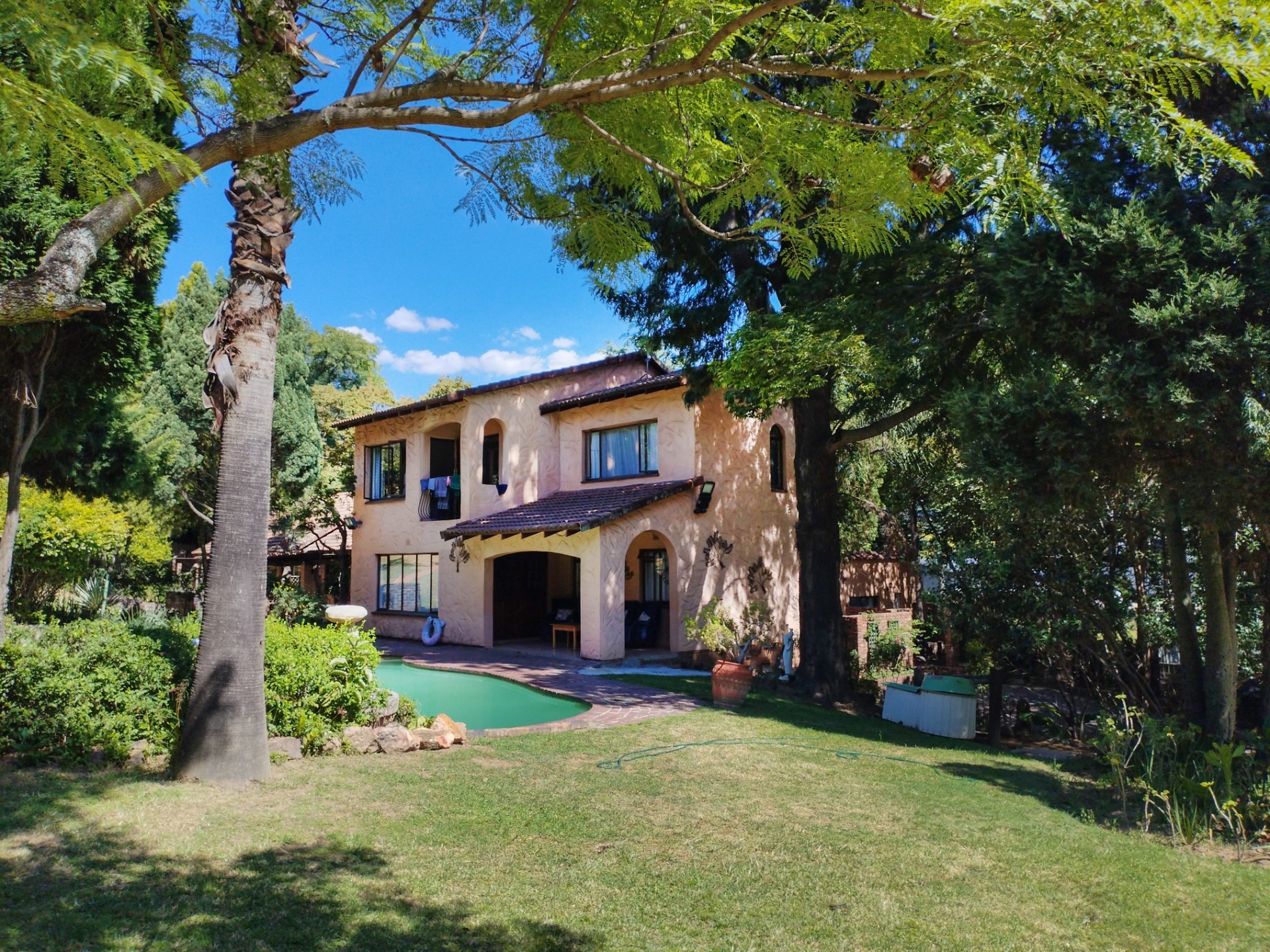 House for sale in Ferndale, Randburg, 4015 m²