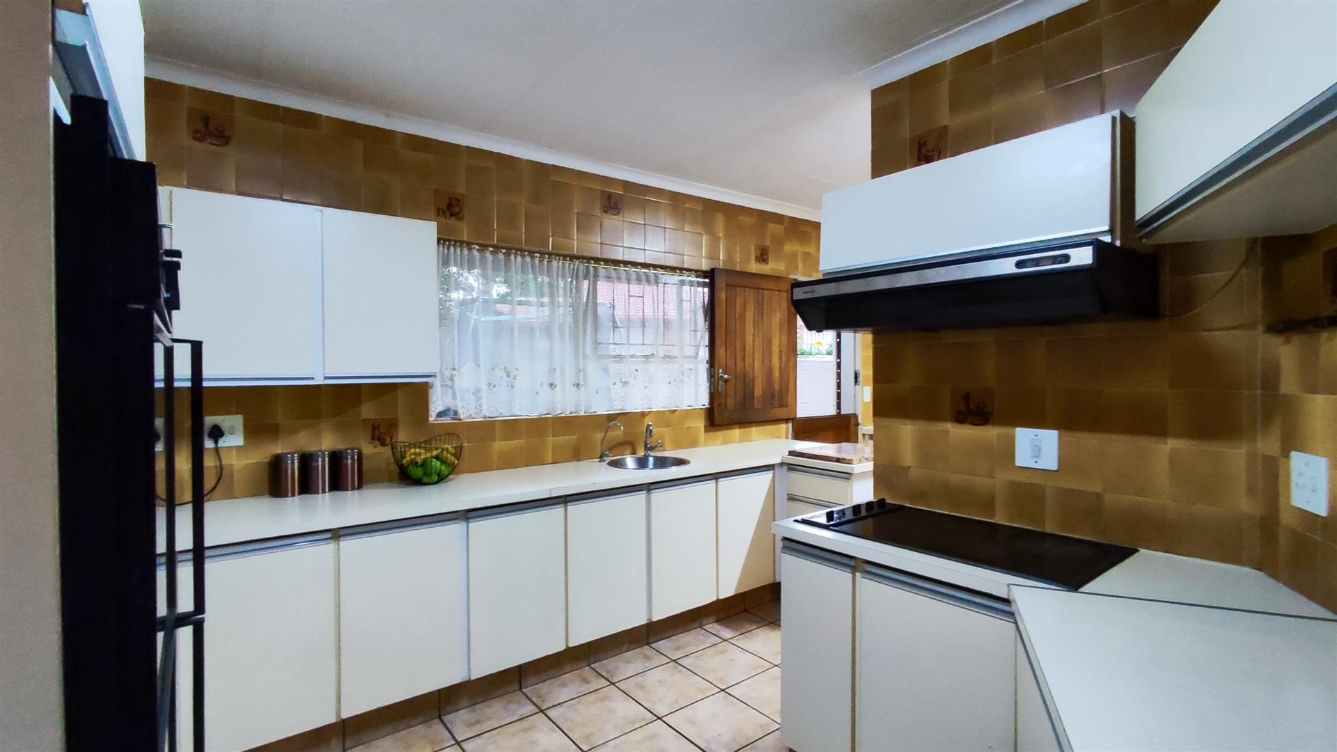 House for sale in Edleen, Kempton Park, 368 m²