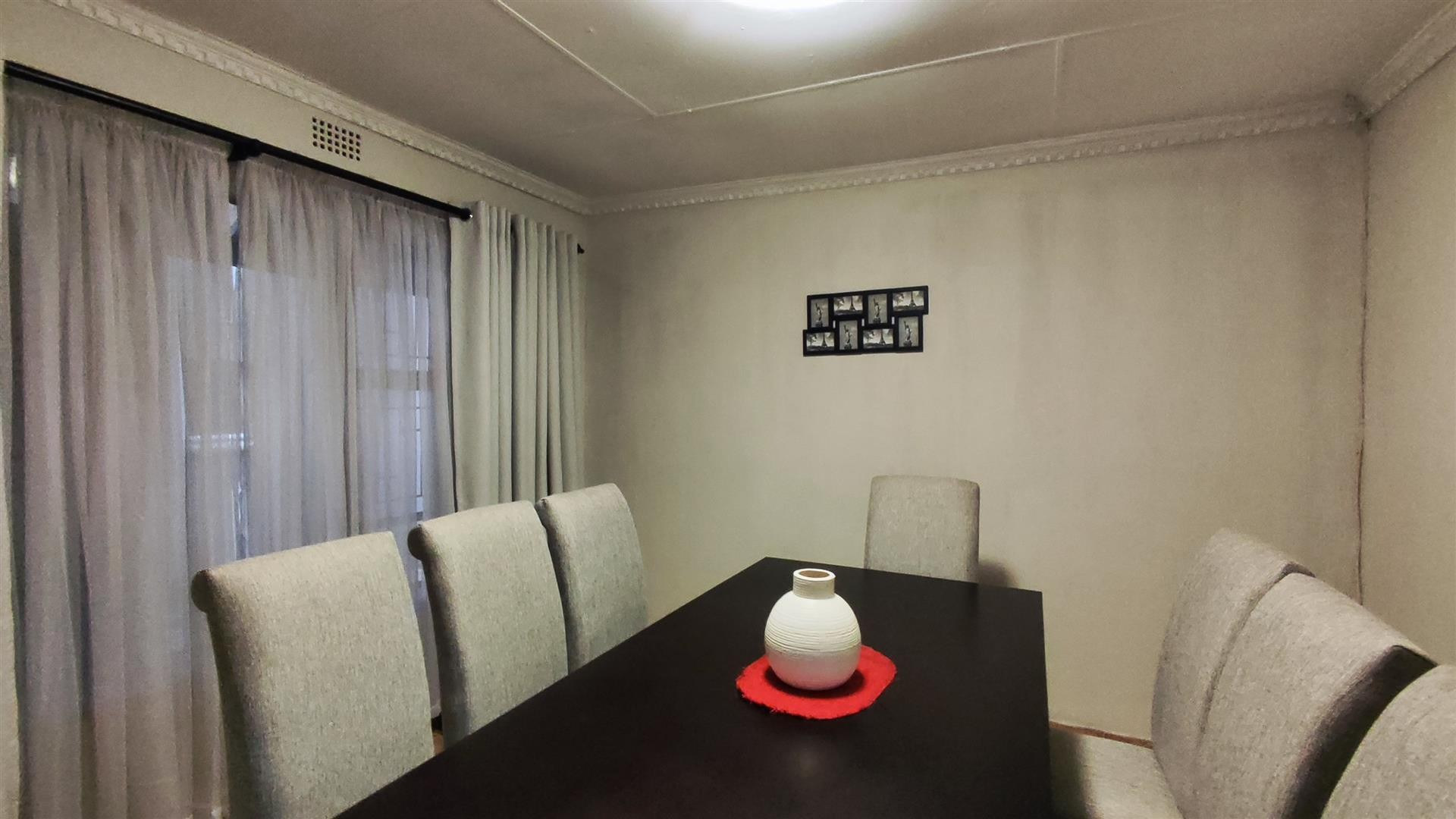 House for sale in Edleen, Kempton Park, 368 m²