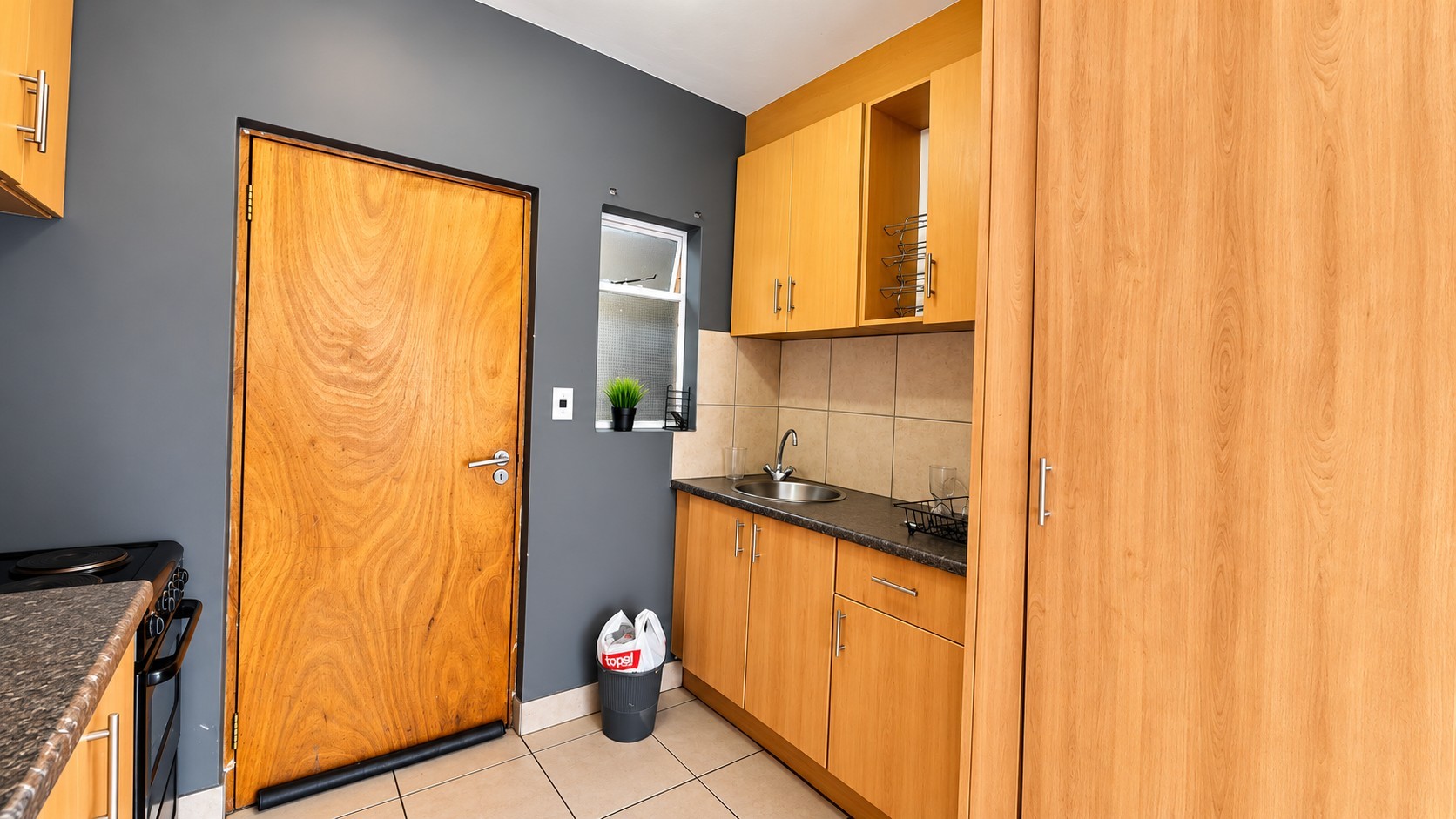 Studio Apartment for sale in Melville, Johannesburg, 26 m²