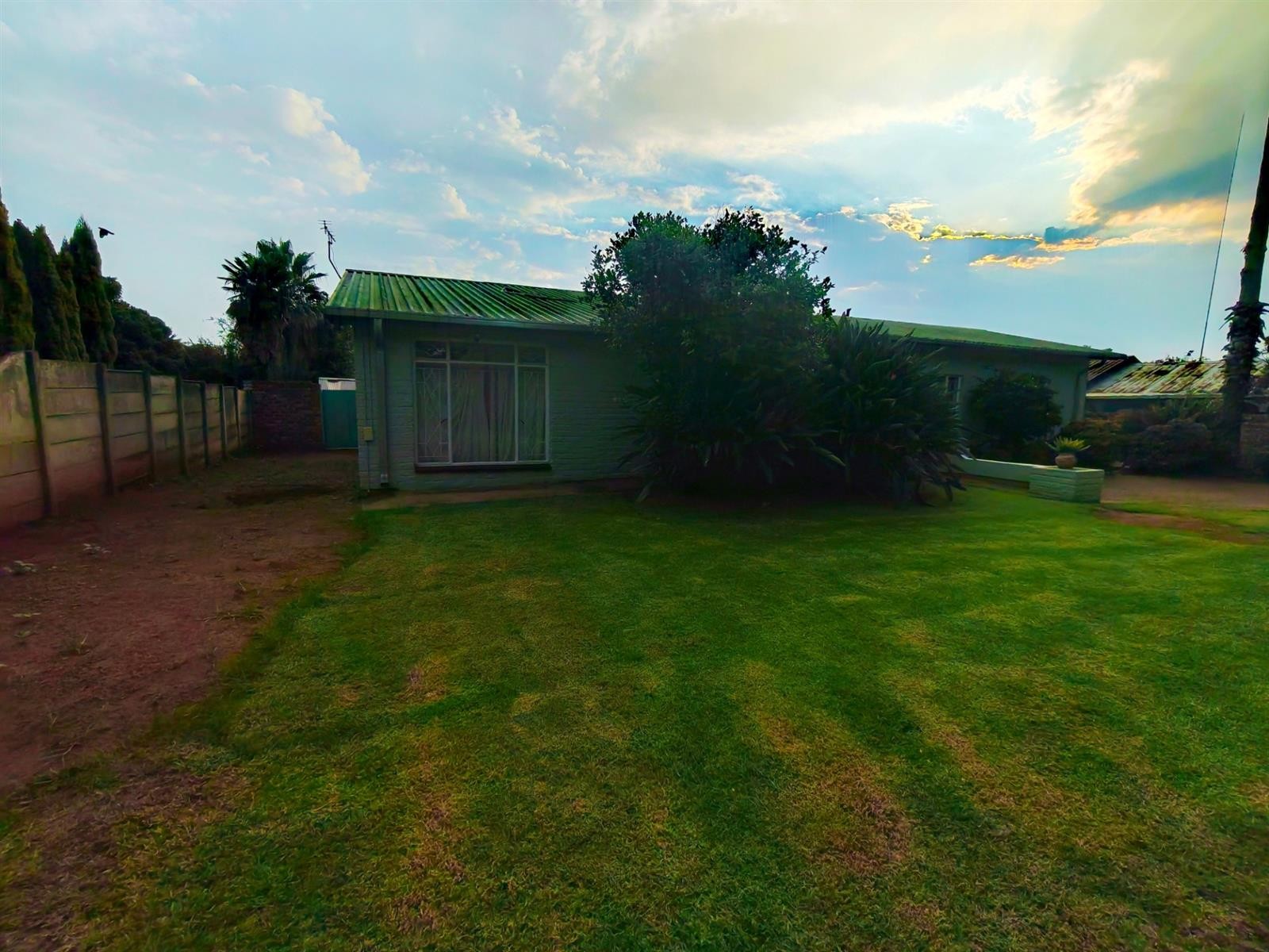 House for sale in Kanonkop, Middelburg, 1561 m²