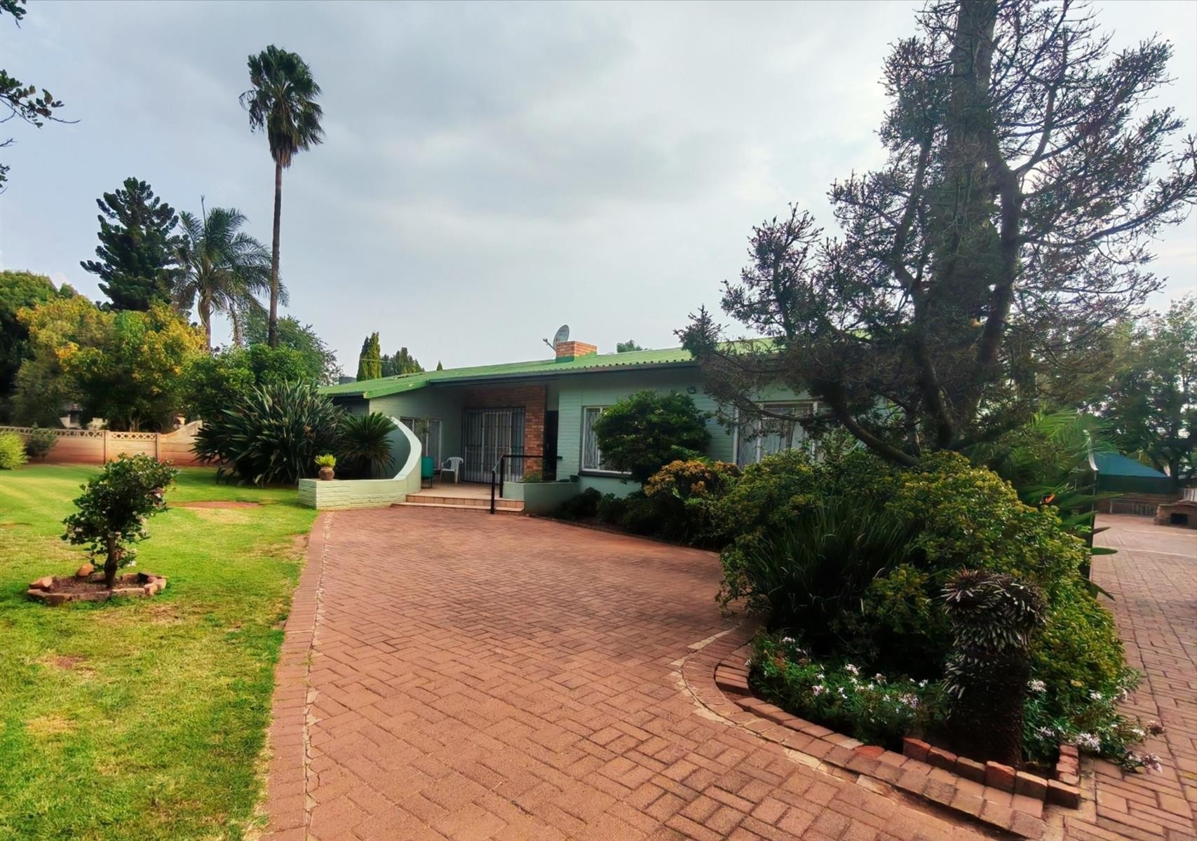 House for sale in Kanonkop, Middelburg, 1561 m²