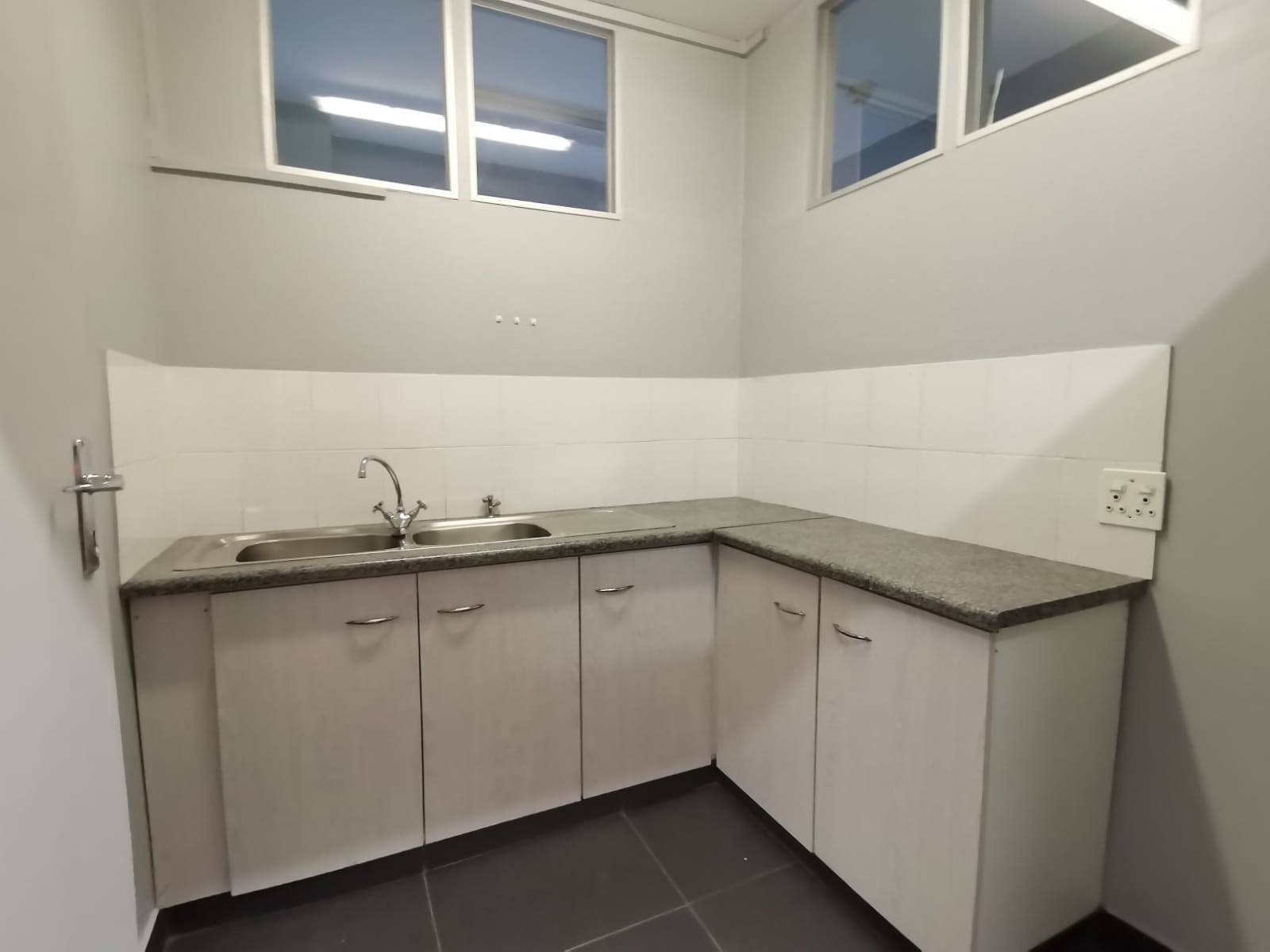 Office for rent in Bella Vista, Paarl, 20 m²