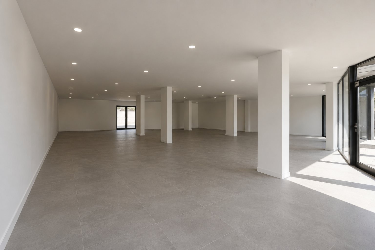 Commercial Property for rent in Wendywood, Sandton, 1130 m²