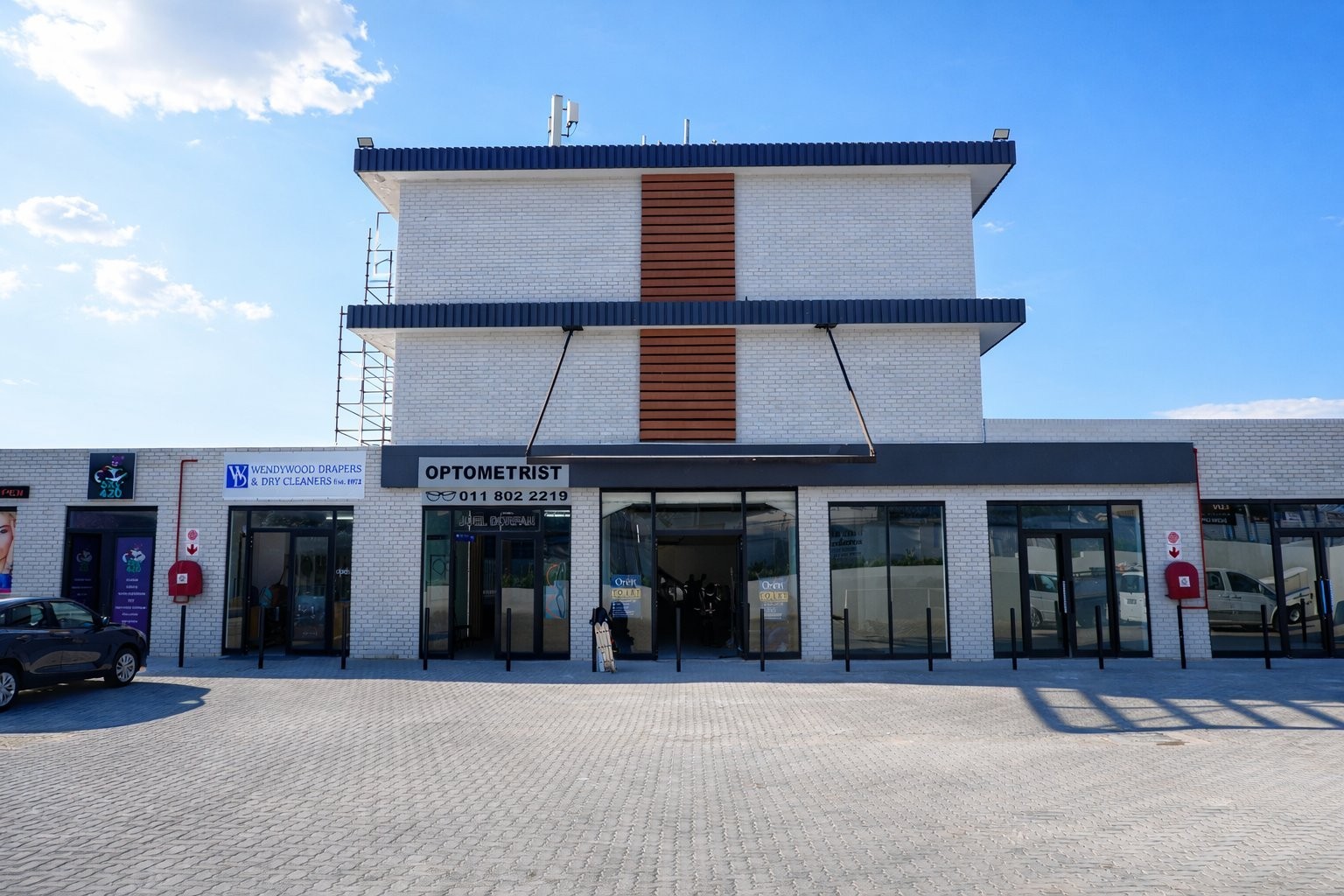 Commercial Property for rent in Wendywood, Sandton, 200 m²