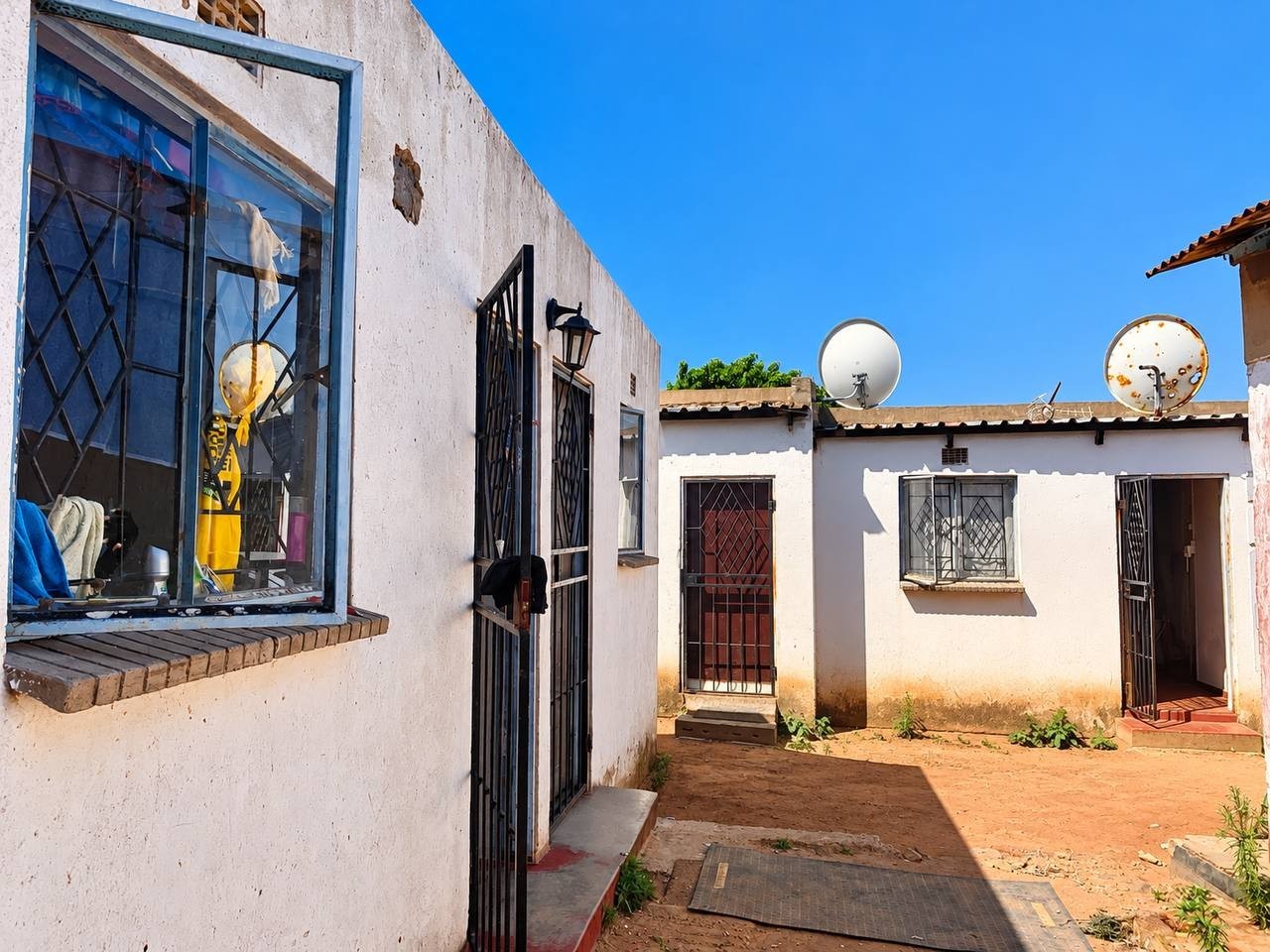 House for sale in Phomolong, Midrand, 160 m²