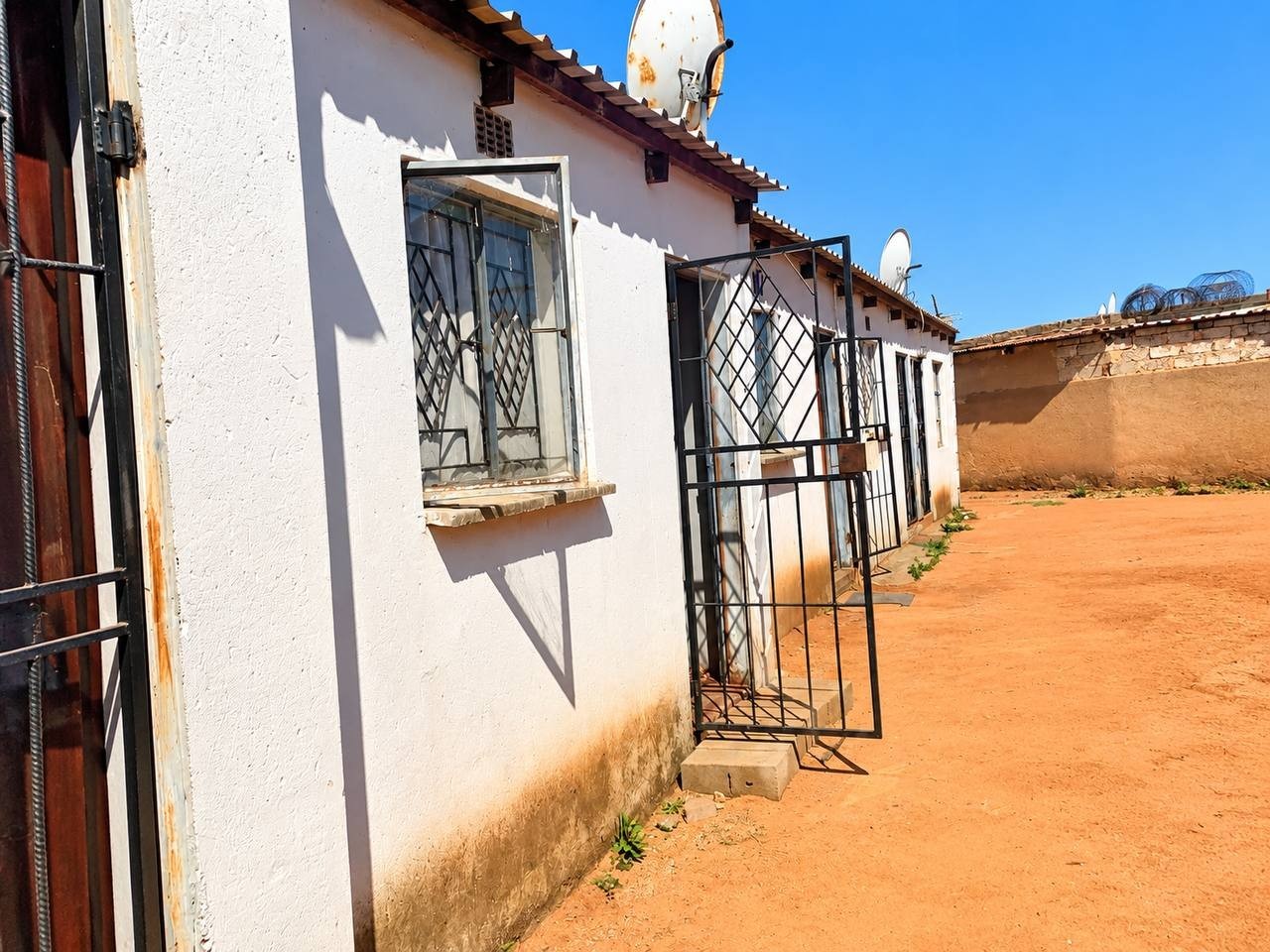 House for sale in Phomolong, Midrand, 160 m²