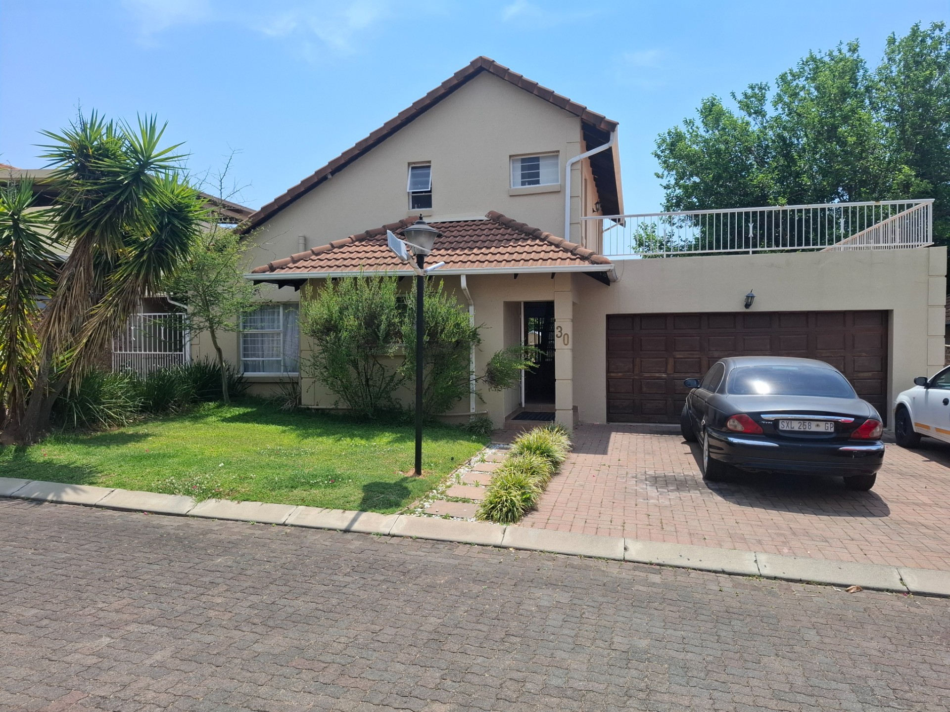 Cluster for sale in Kengies, Sandton, 210 m²