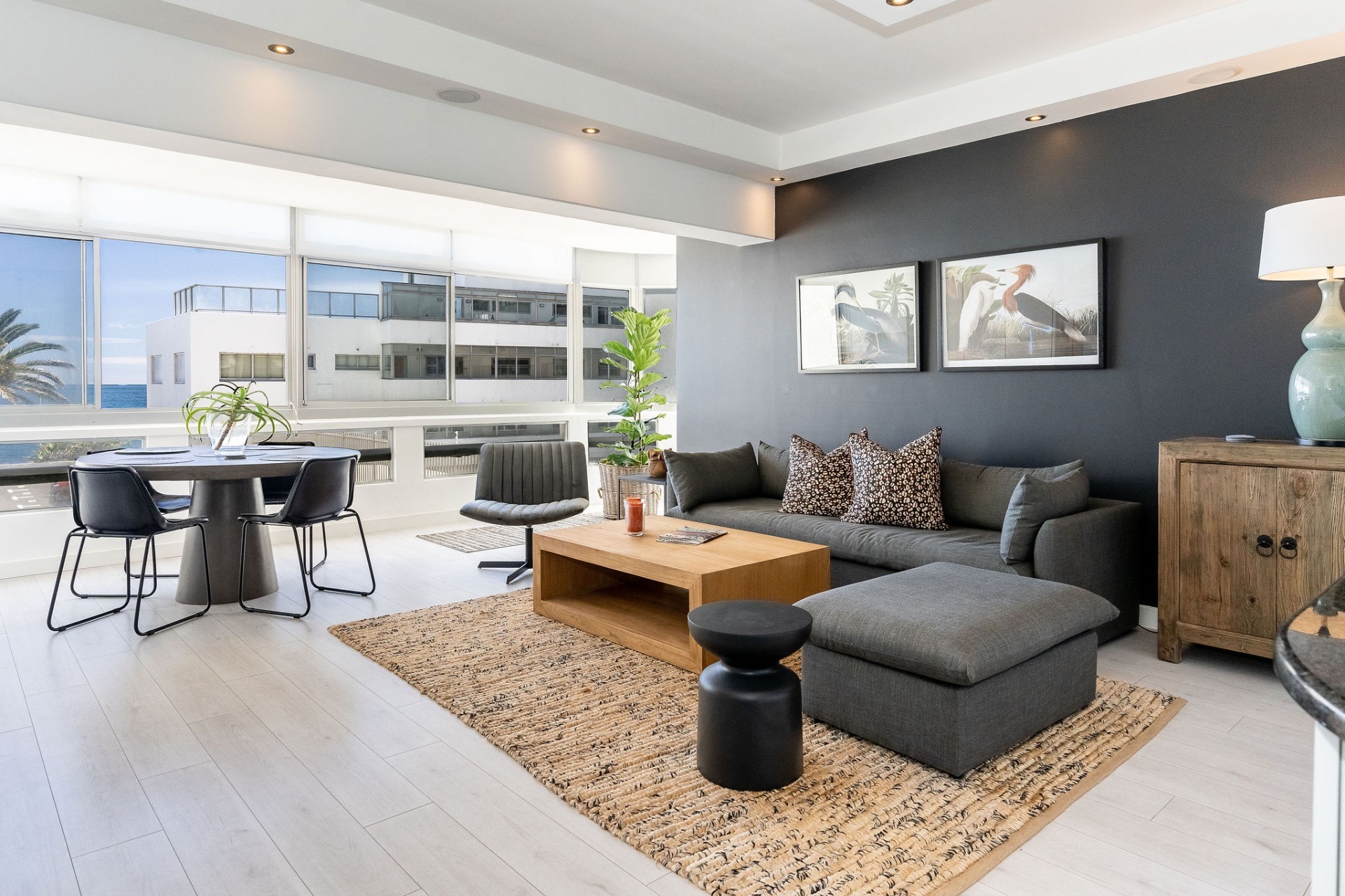 Apartment for sale in Sea Point, Cape Town, 90 m²