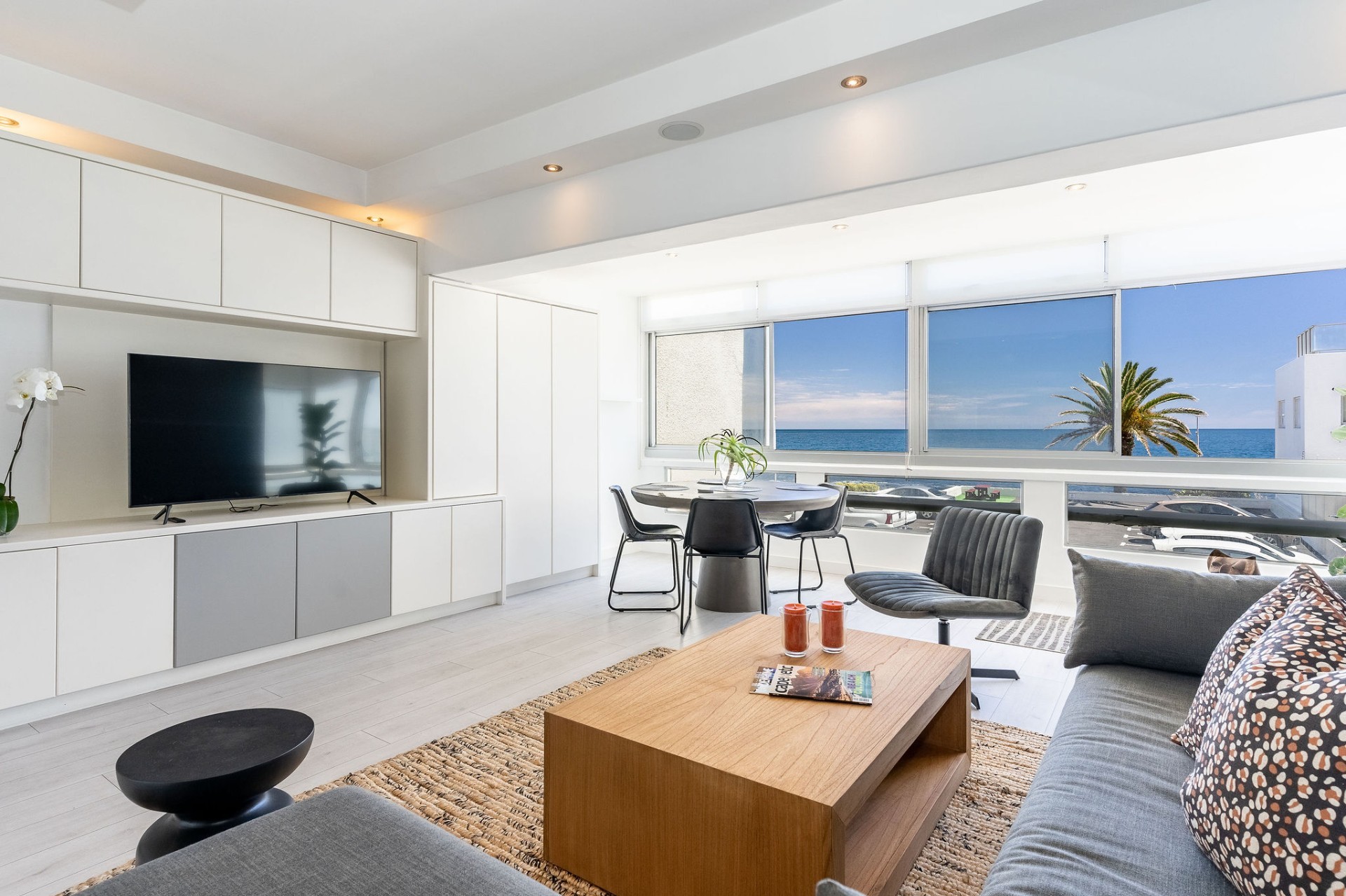 Apartment for sale in Sea Point, Cape Town, 90 m²