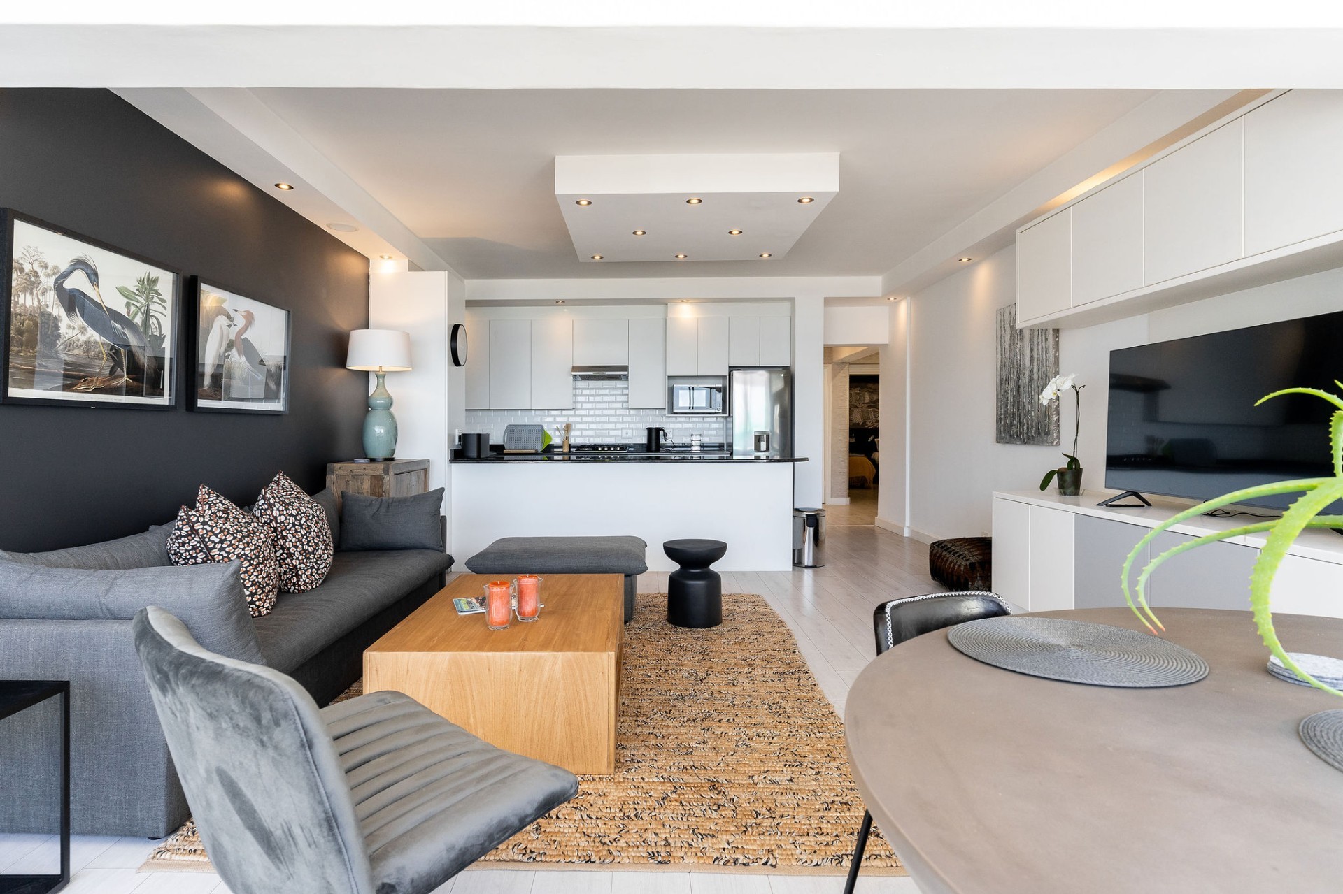 Apartment for sale in Sea Point, Cape Town, 90 m²