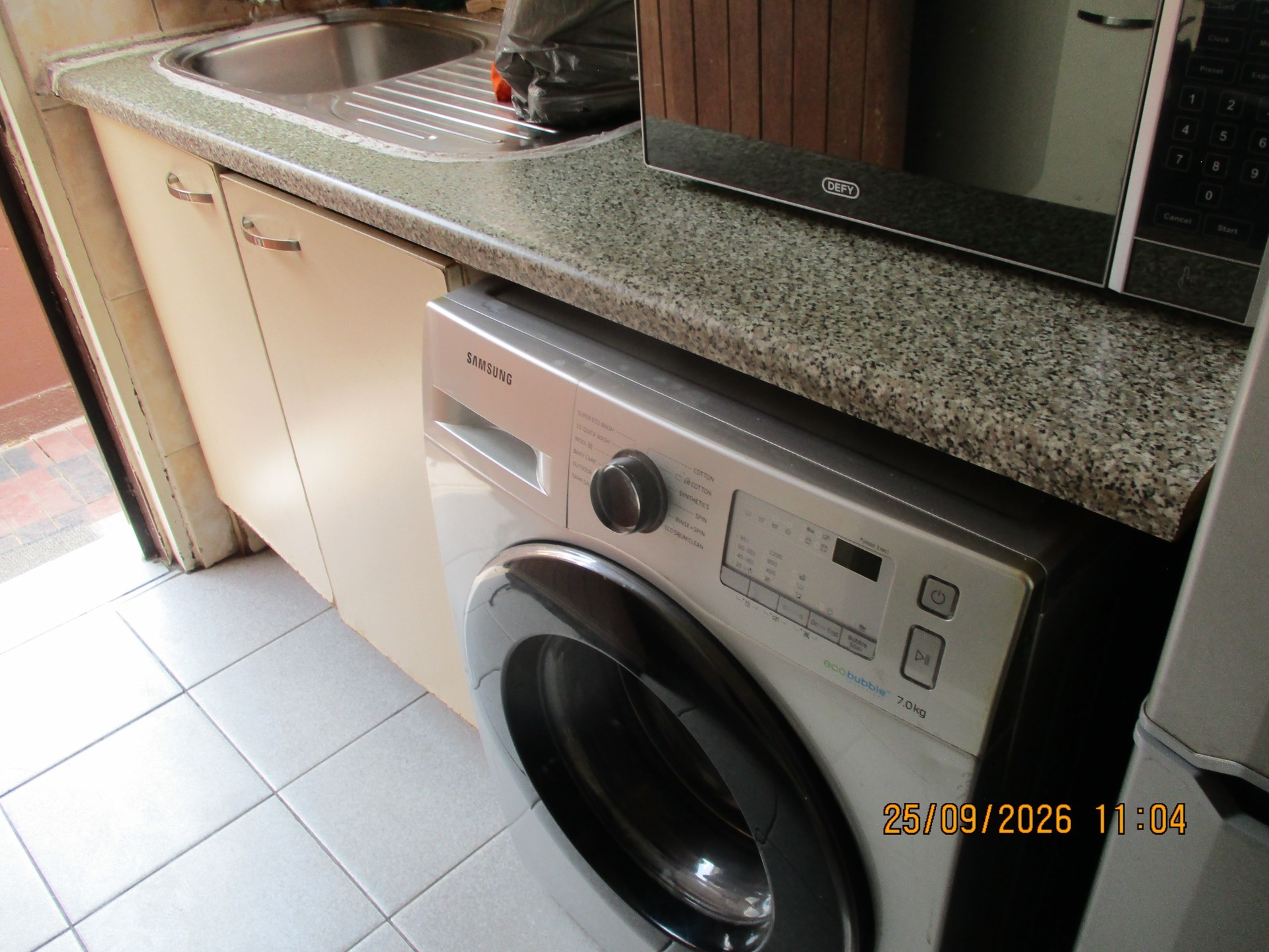 Room for rent in Lombardy West, Johannesburg, 9 m²