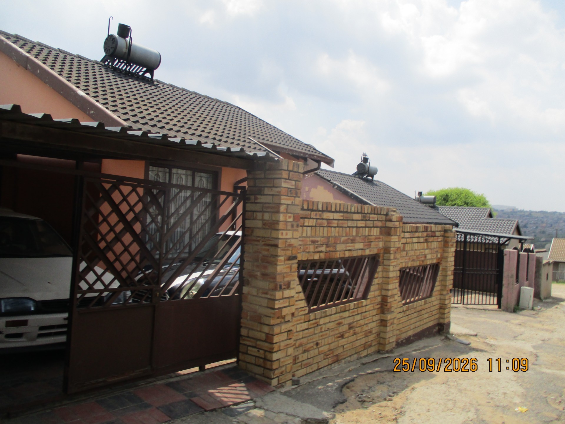 Room for rent in Lombardy West, Johannesburg, 9 m²