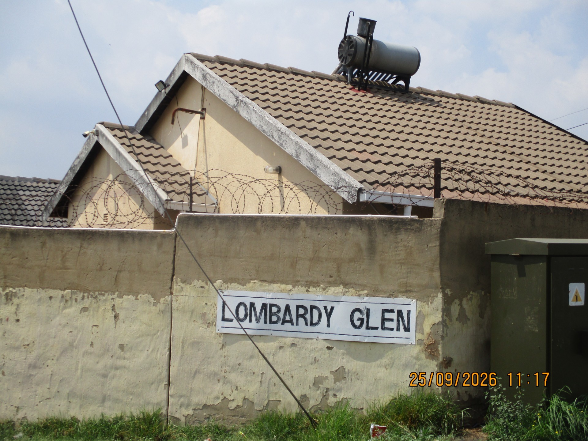 Room for rent in Lombardy West, Johannesburg, 9 m²